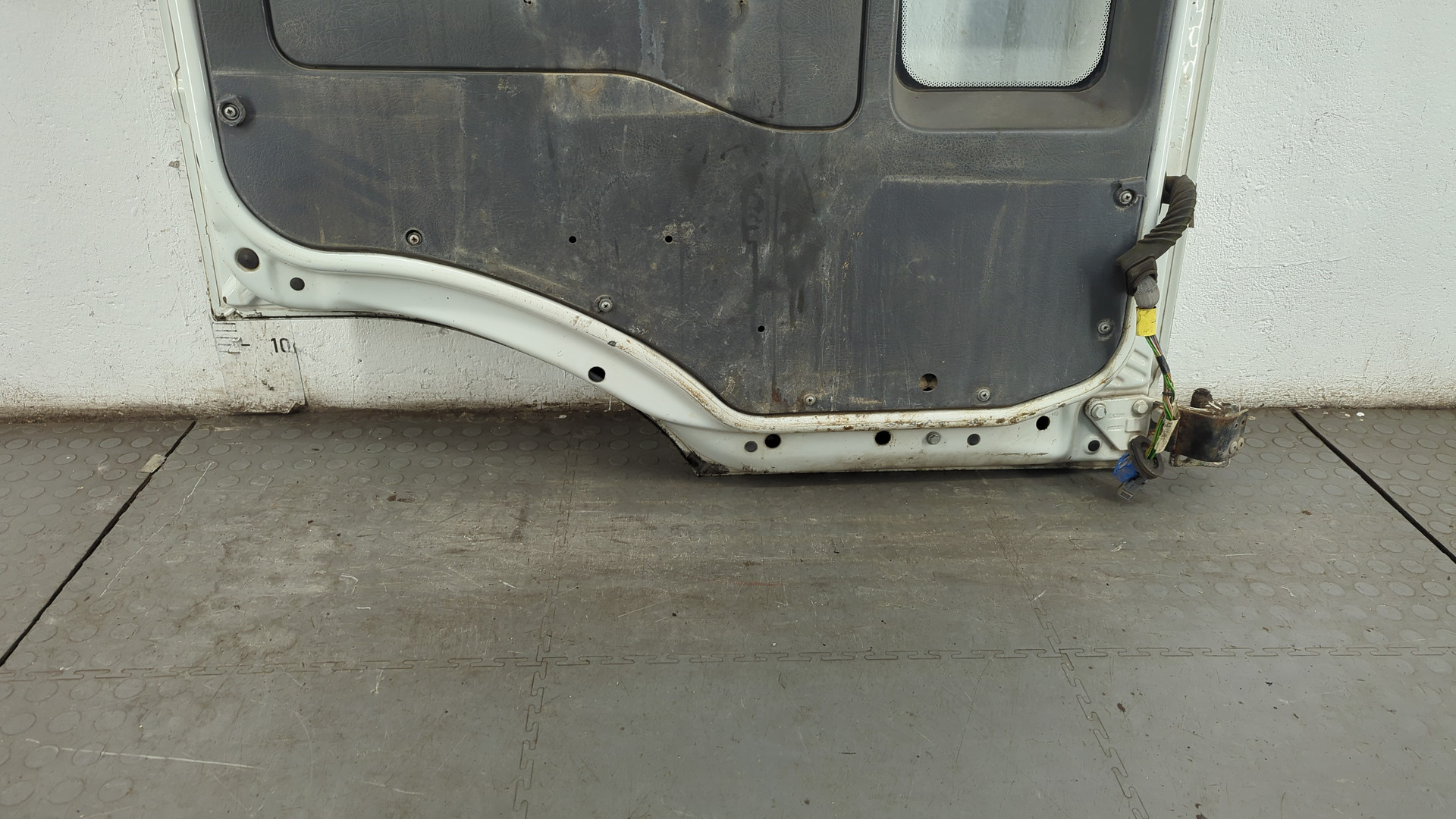 Дверь передняя левая