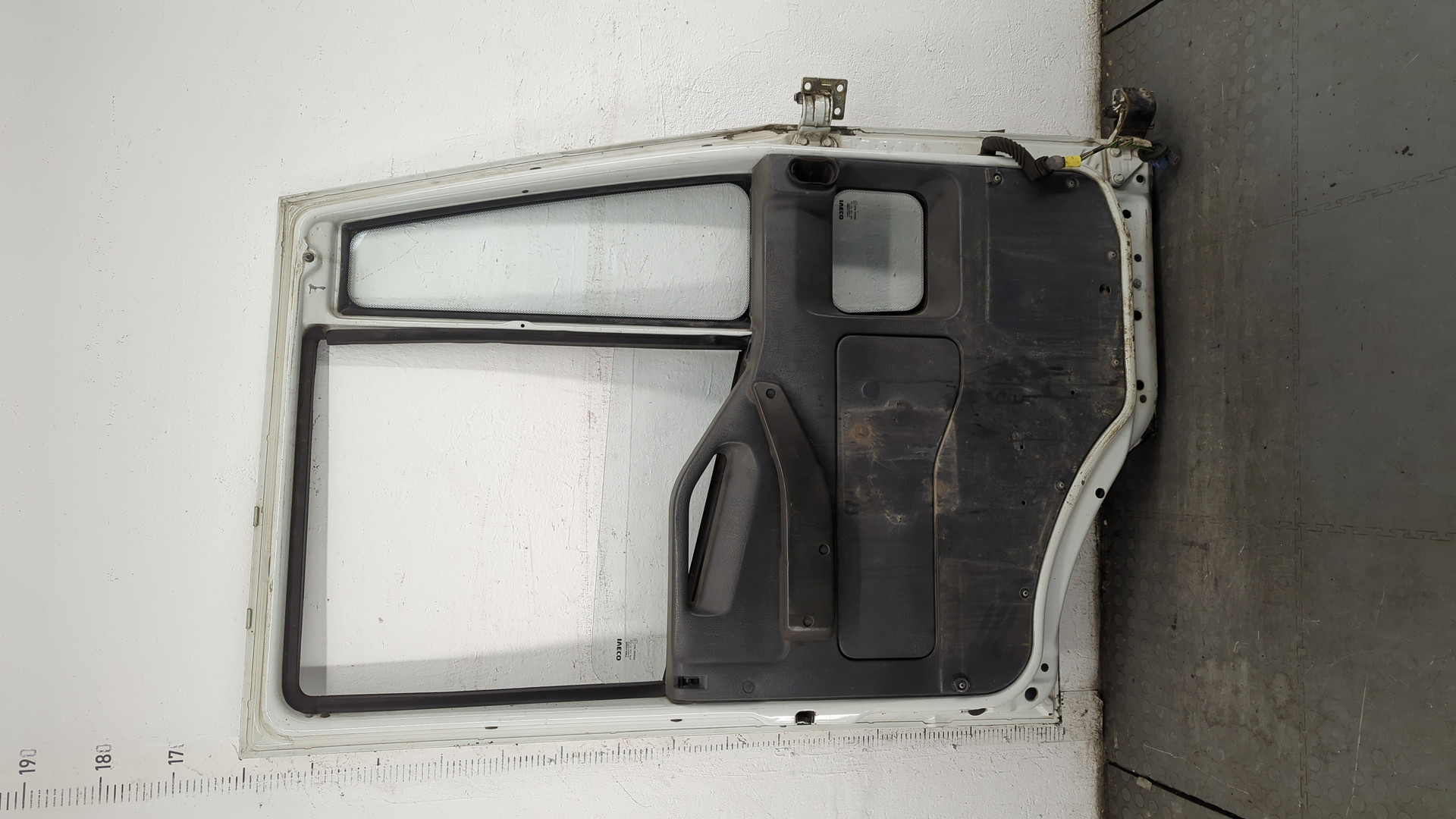 Дверь передняя левая