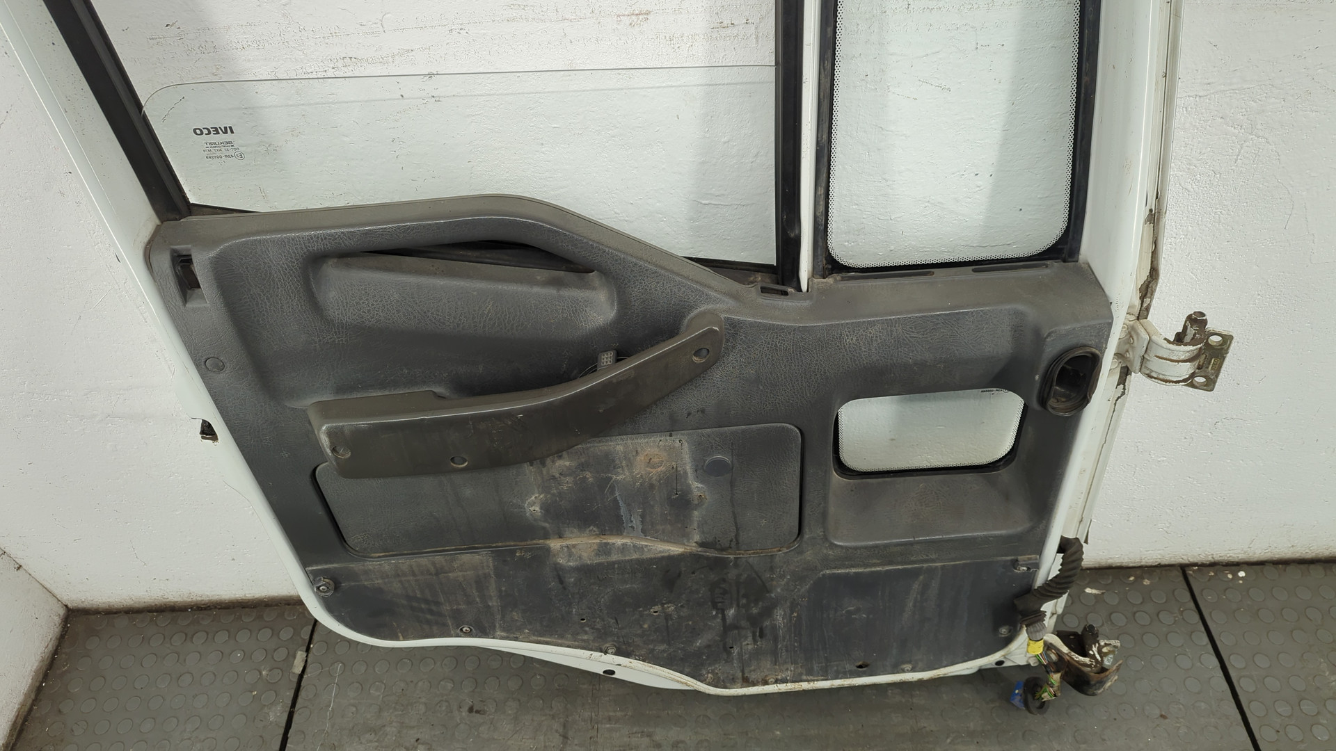 Дверь передняя левая
