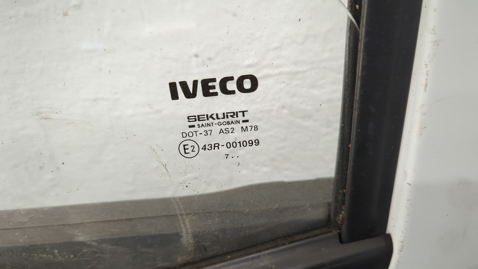 Дверь передняя левая