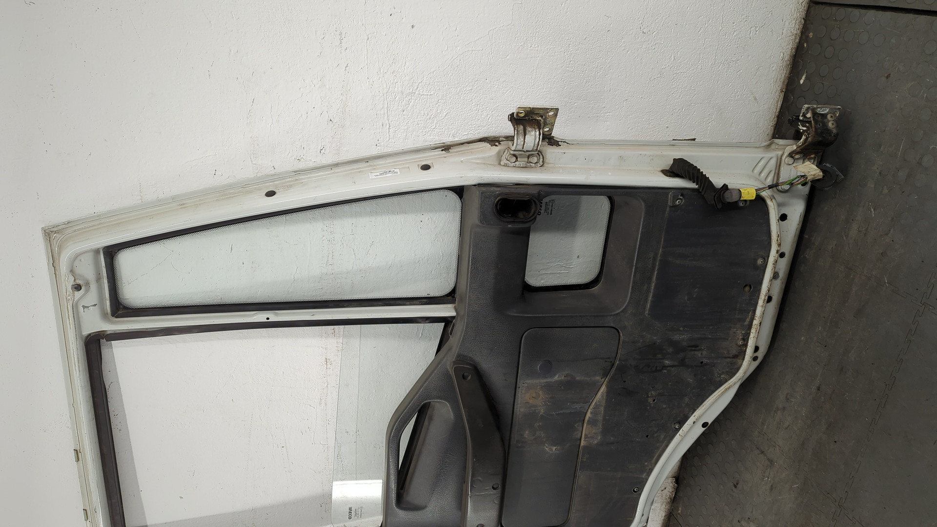 Дверь передняя левая