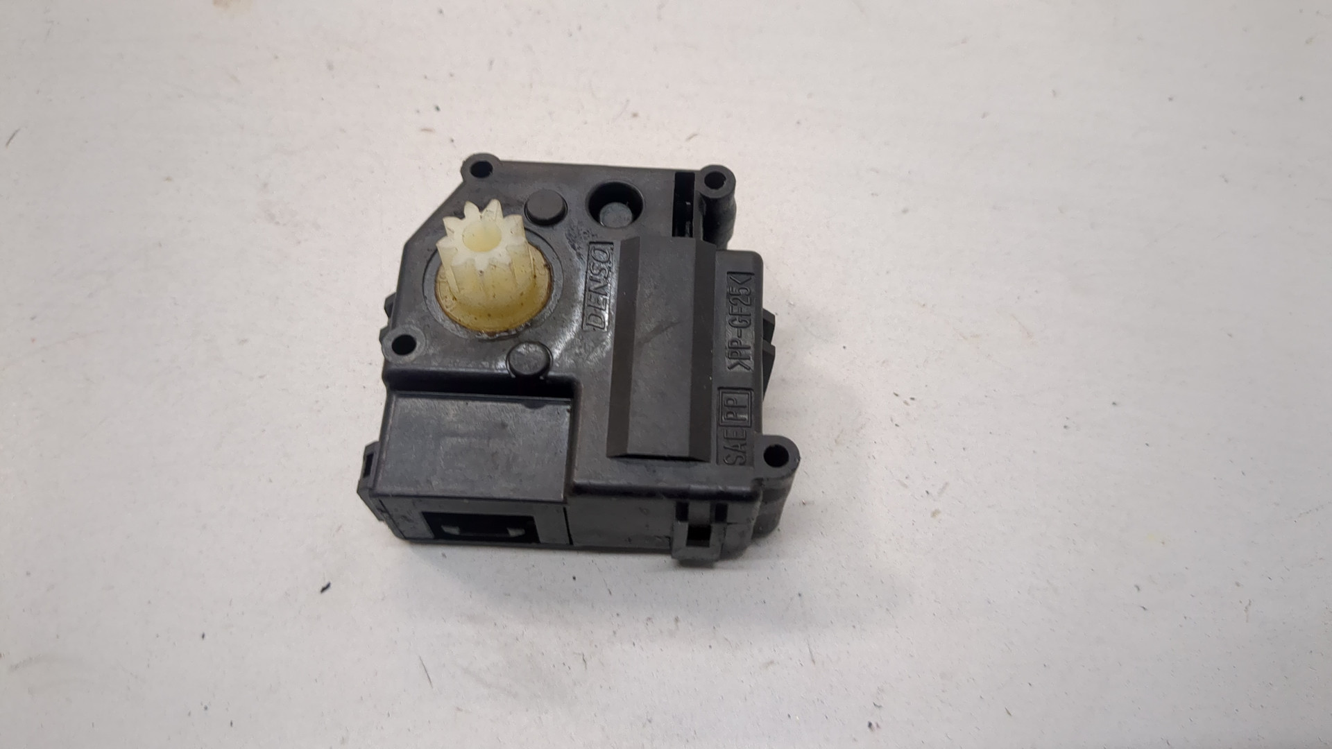 Моторчик заслонки печки