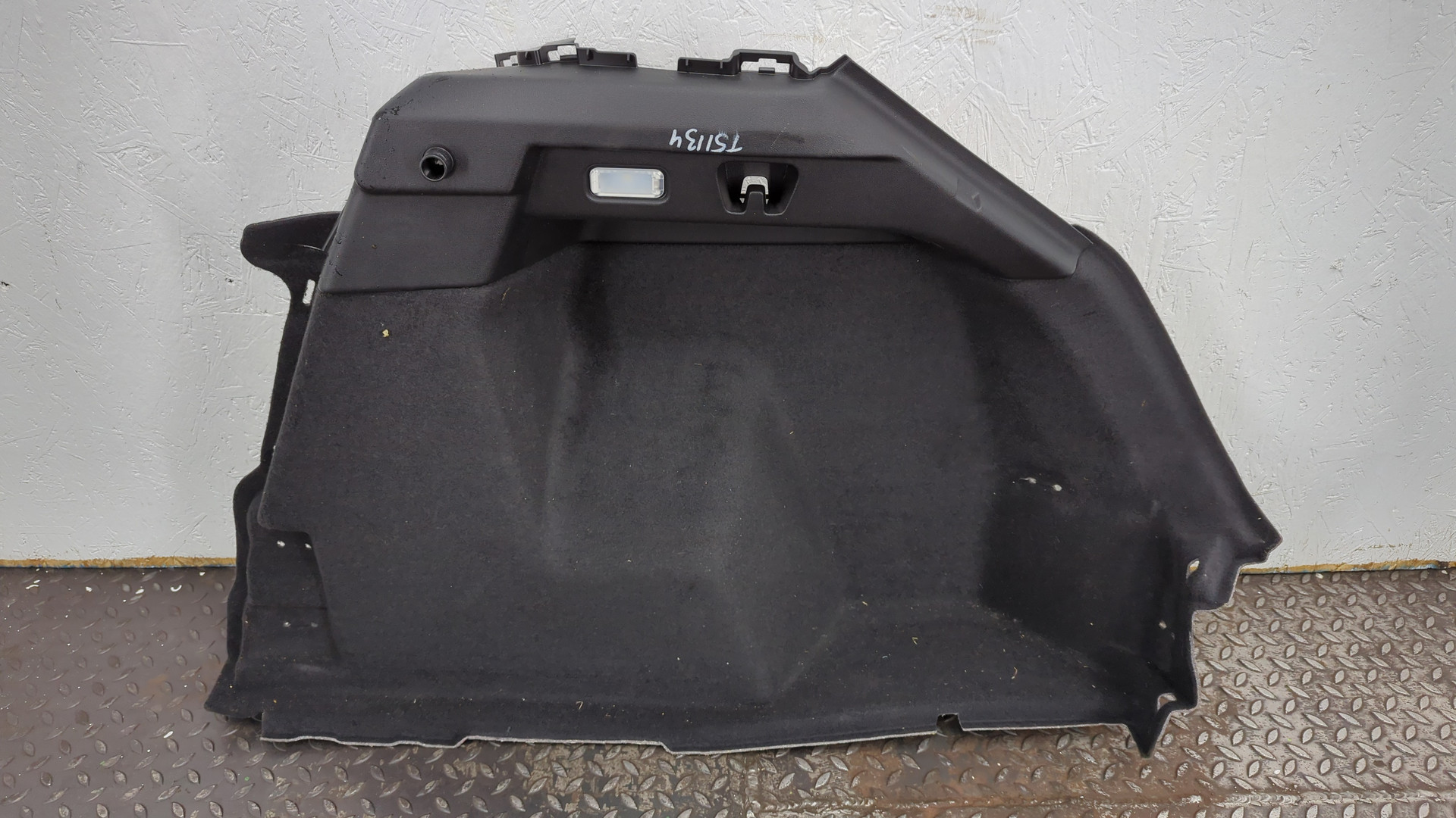 Обшивка багажника