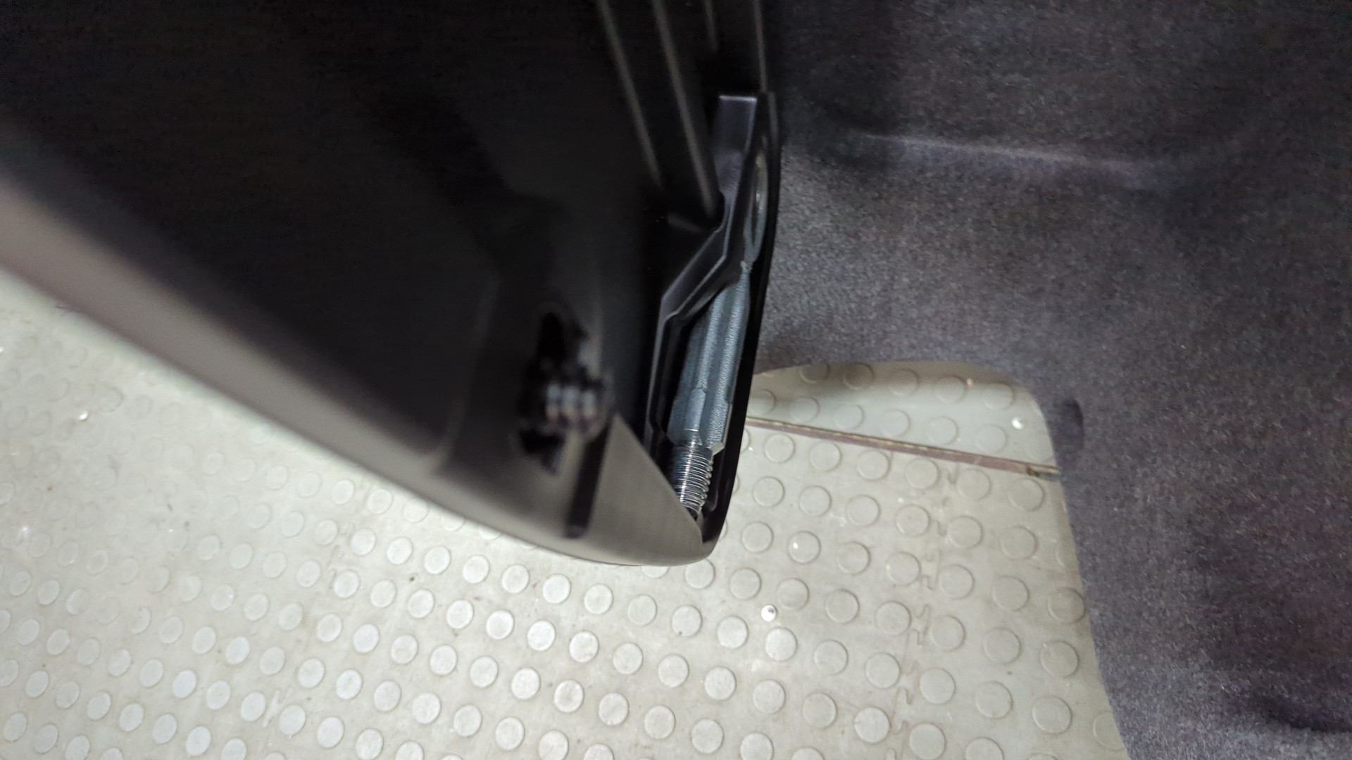 Дверь багажника