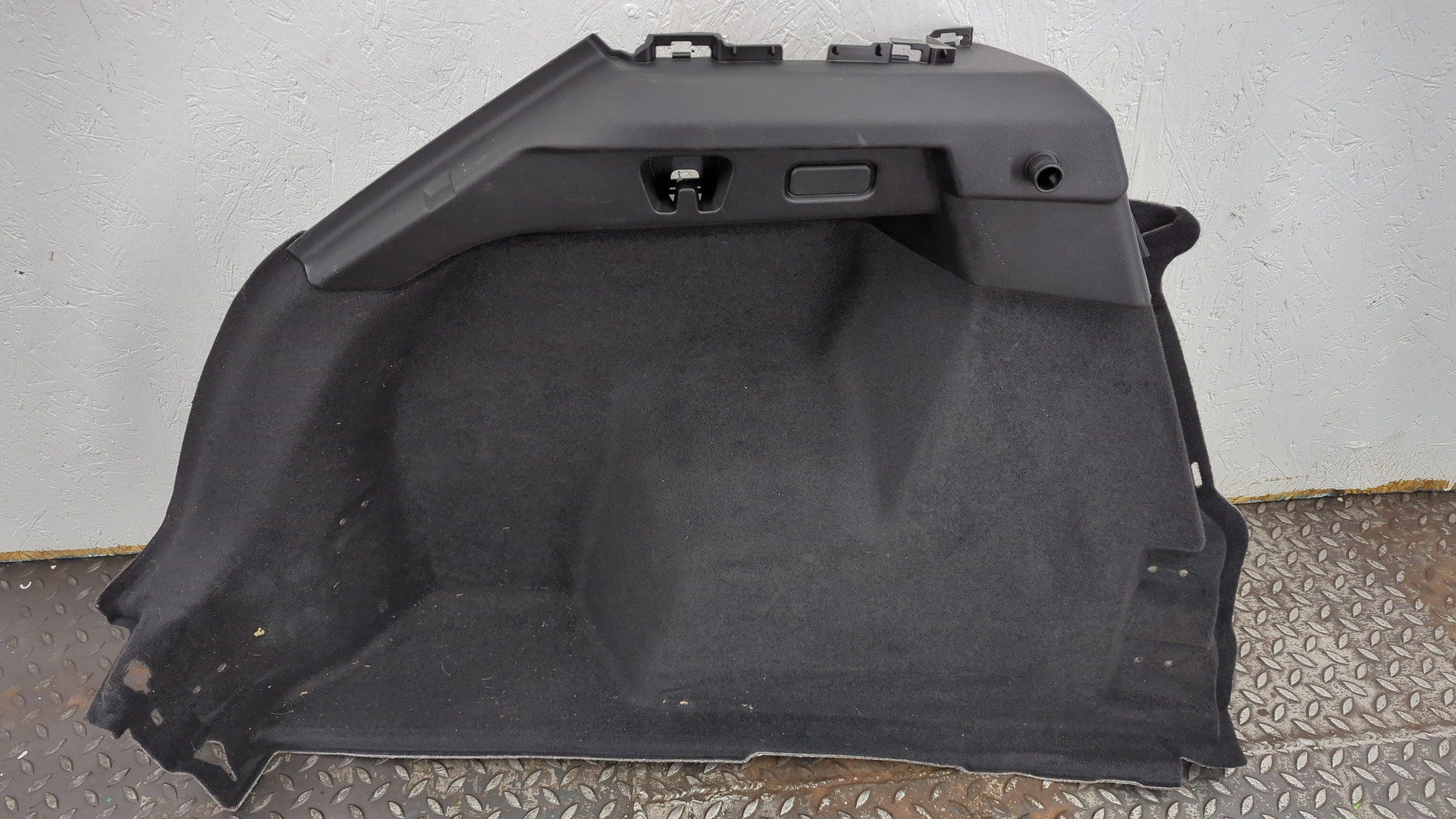 Обшивка багажника