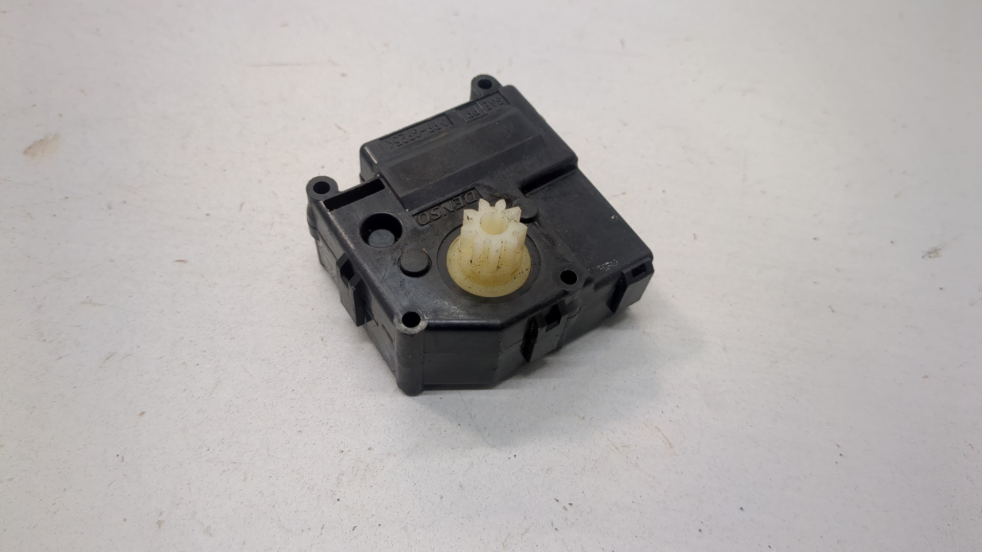 Моторчик заслонки печки