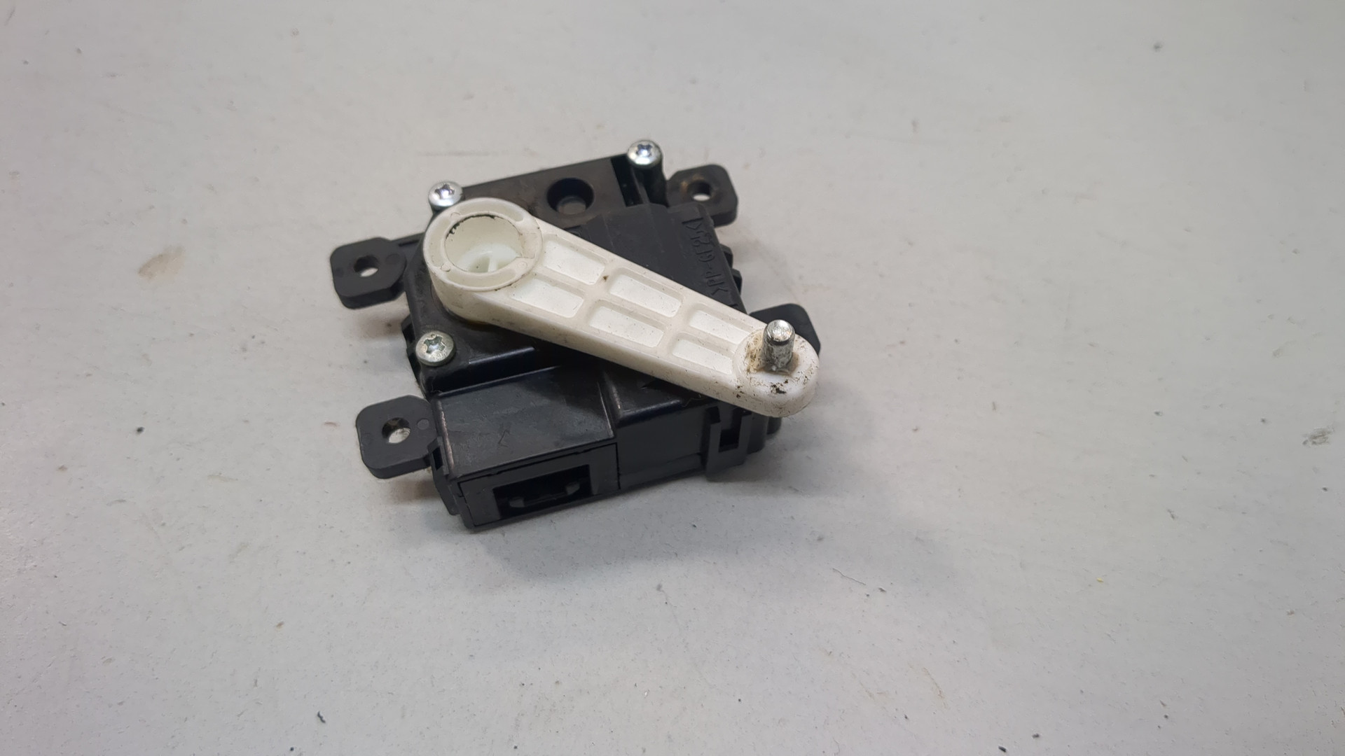 Моторчик заслонки печки