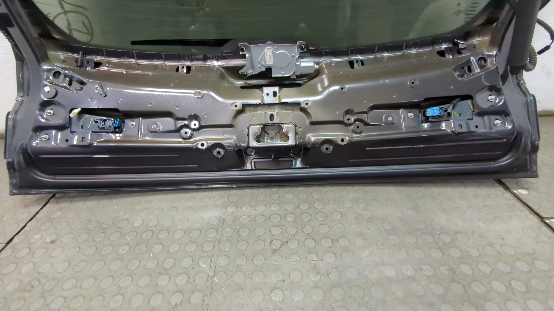 Дверь багажника