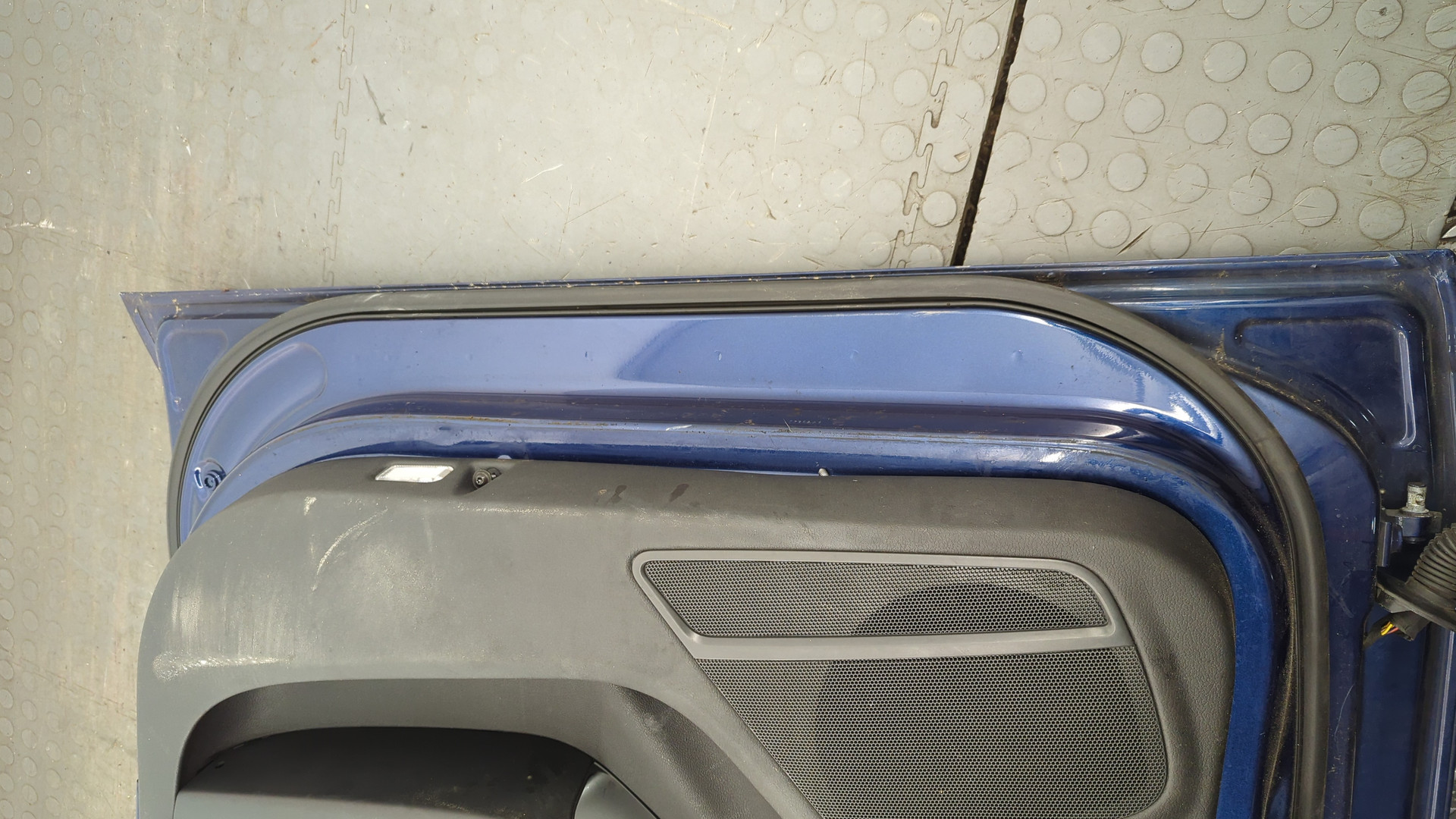 Дверь передняя правая