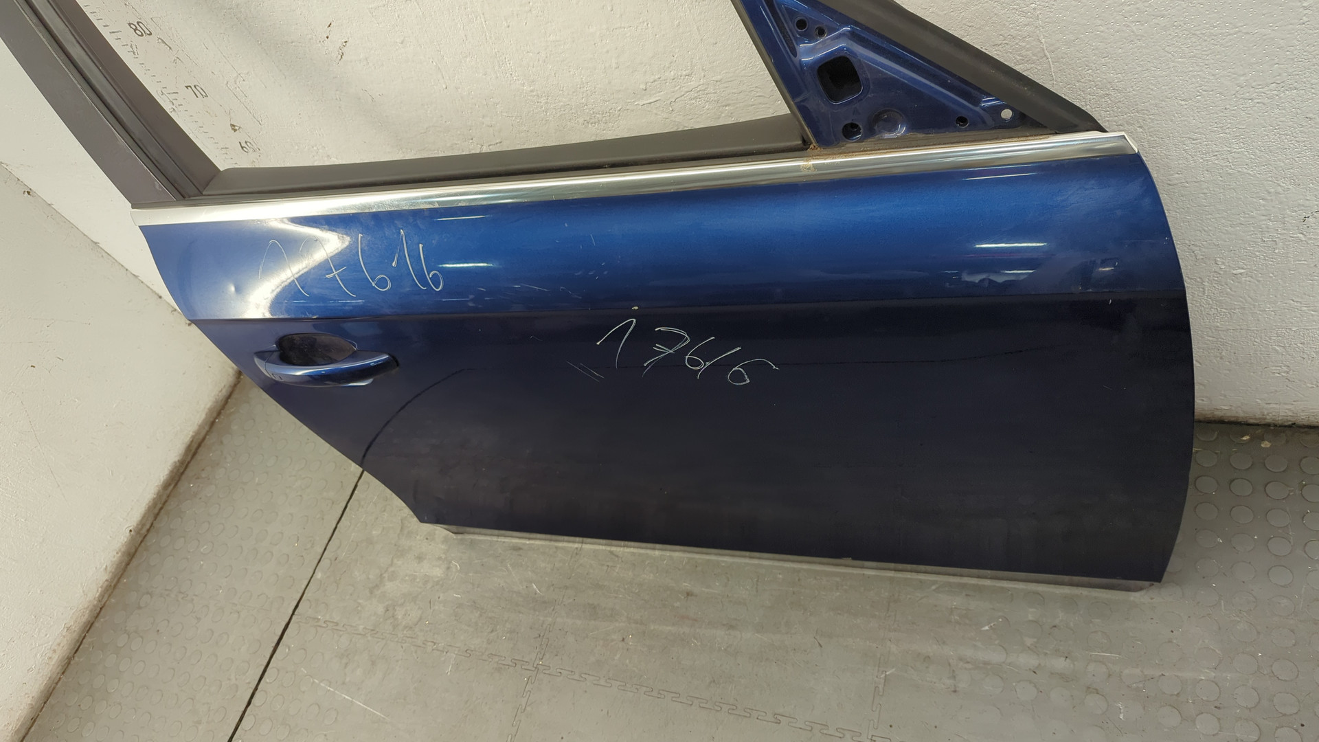 Дверь передняя правая