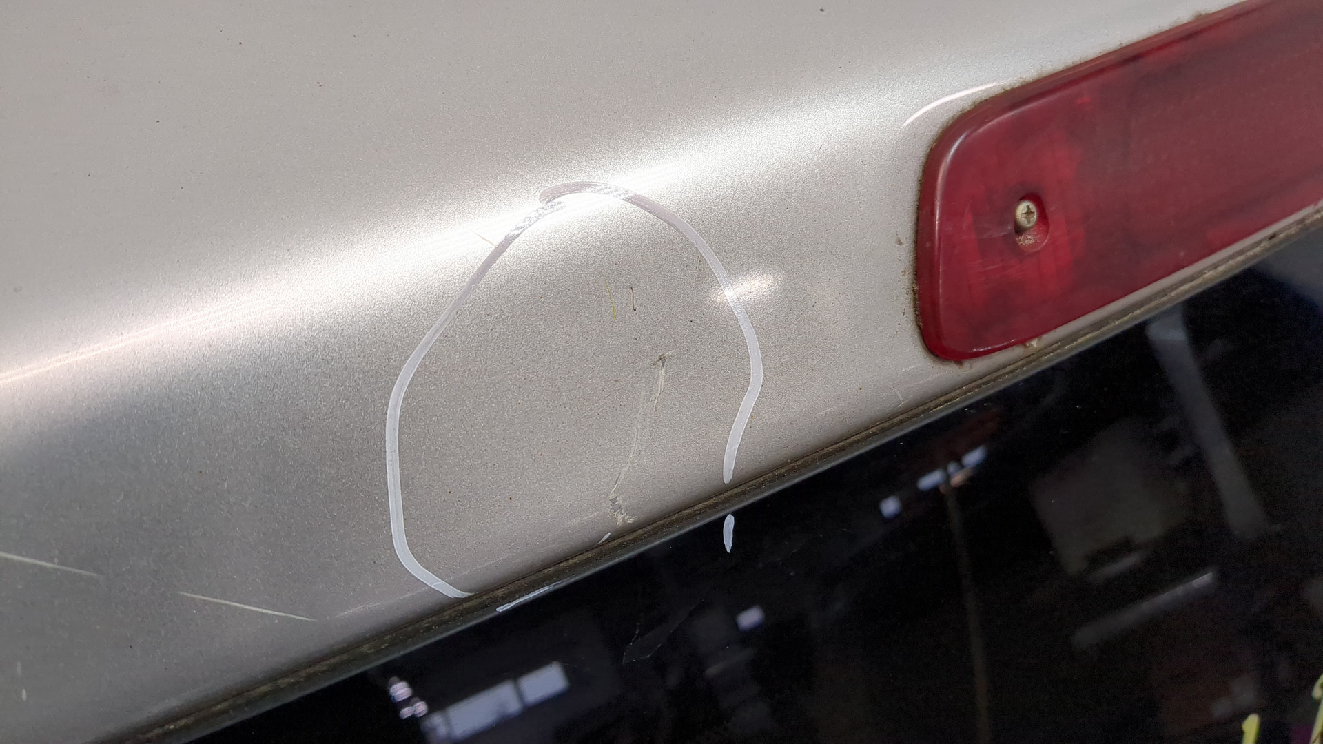 Дверь багажника