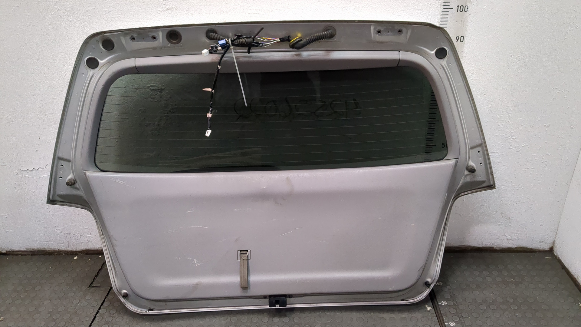 Дверь багажника