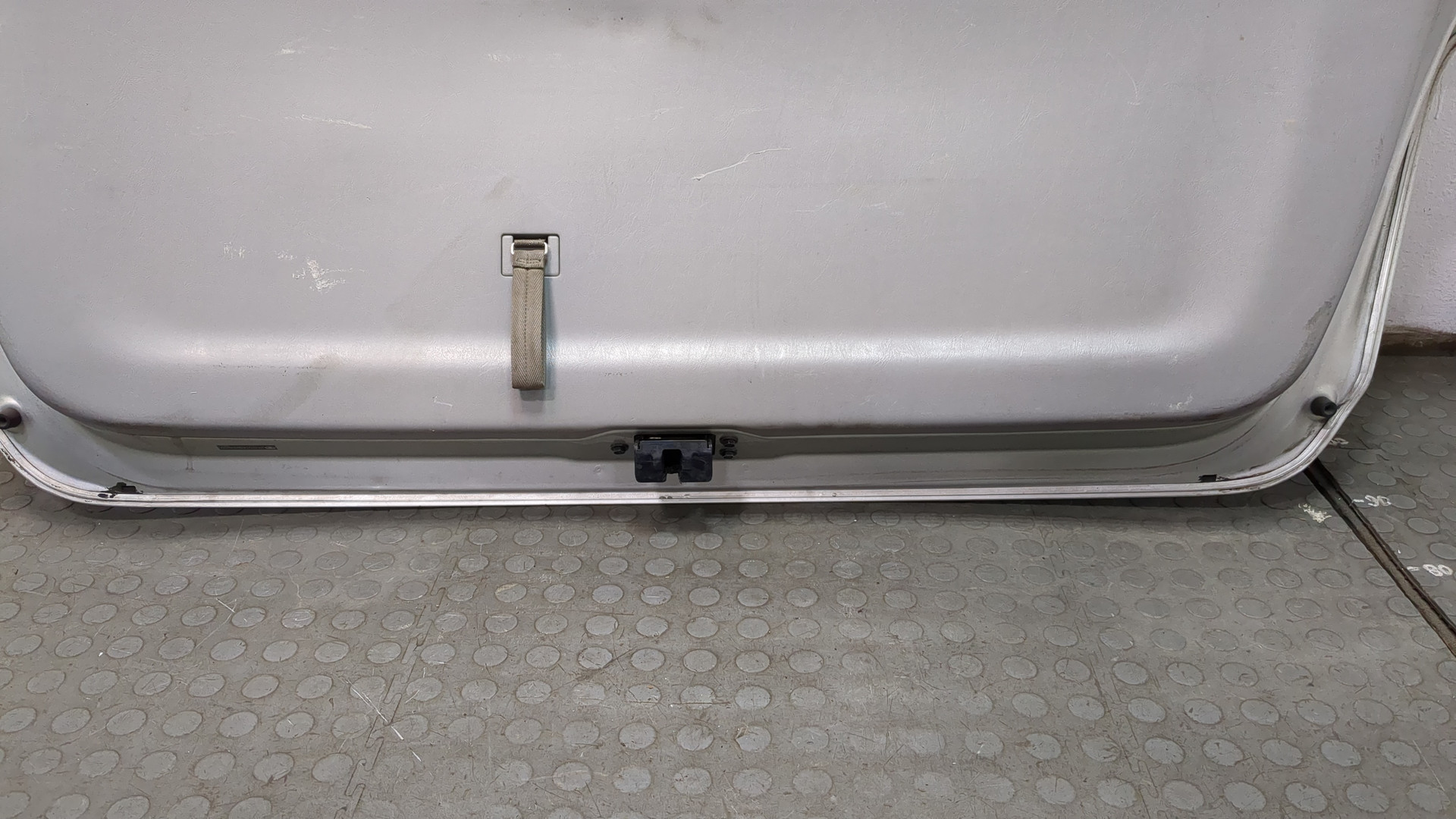 Дверь багажника