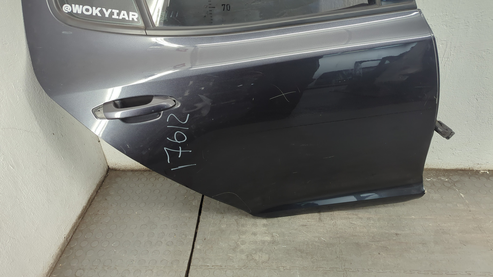 Дверь задняя правая