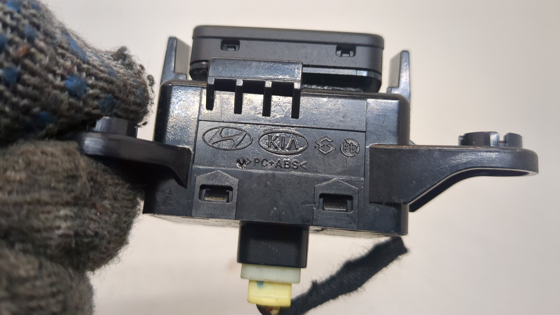 Кнопка открывания багажника