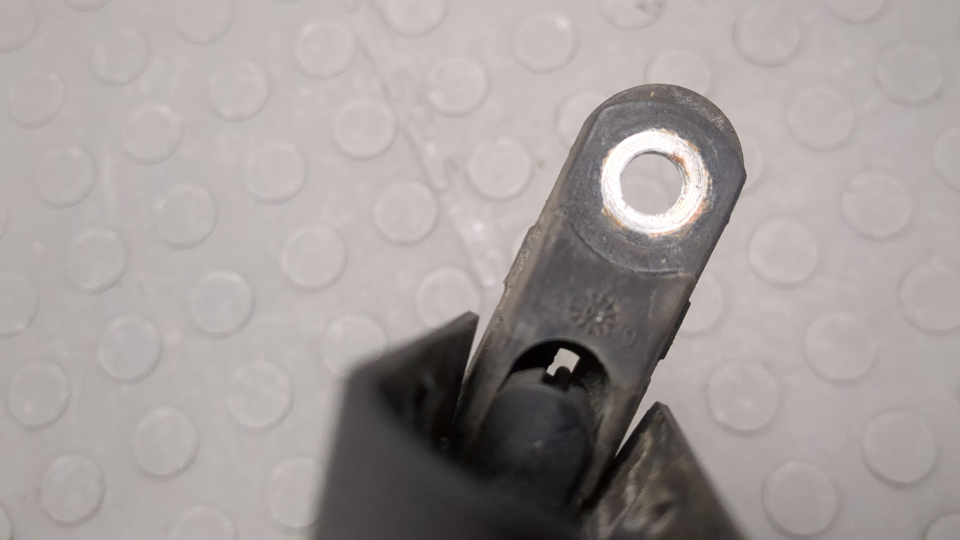 Поводок стеклоочистителя заднего