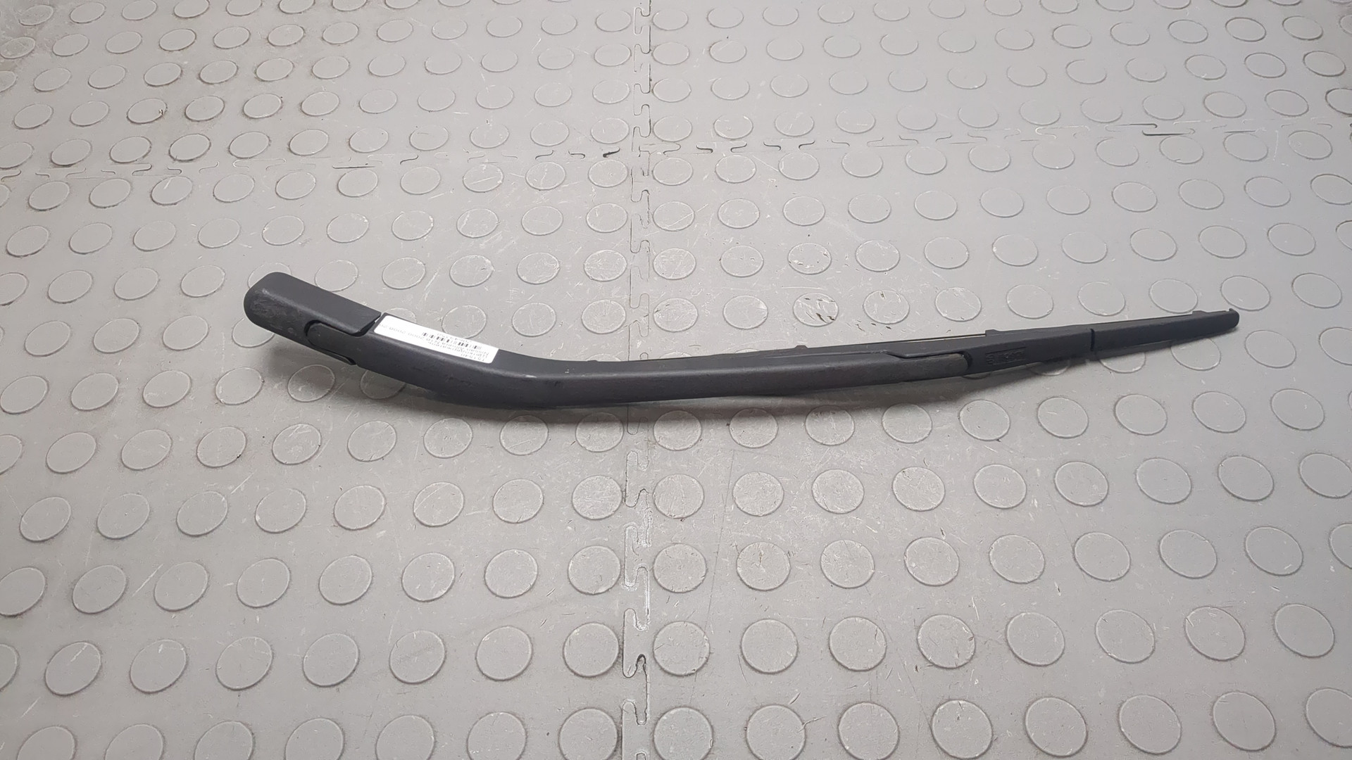 Поводок стеклоочистителя заднего