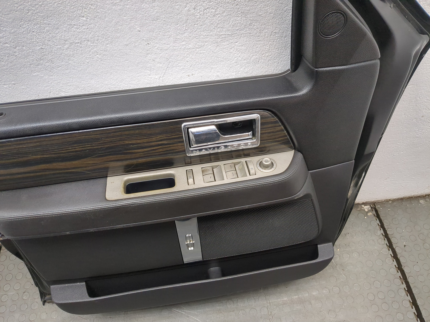 Дверь передняя левая