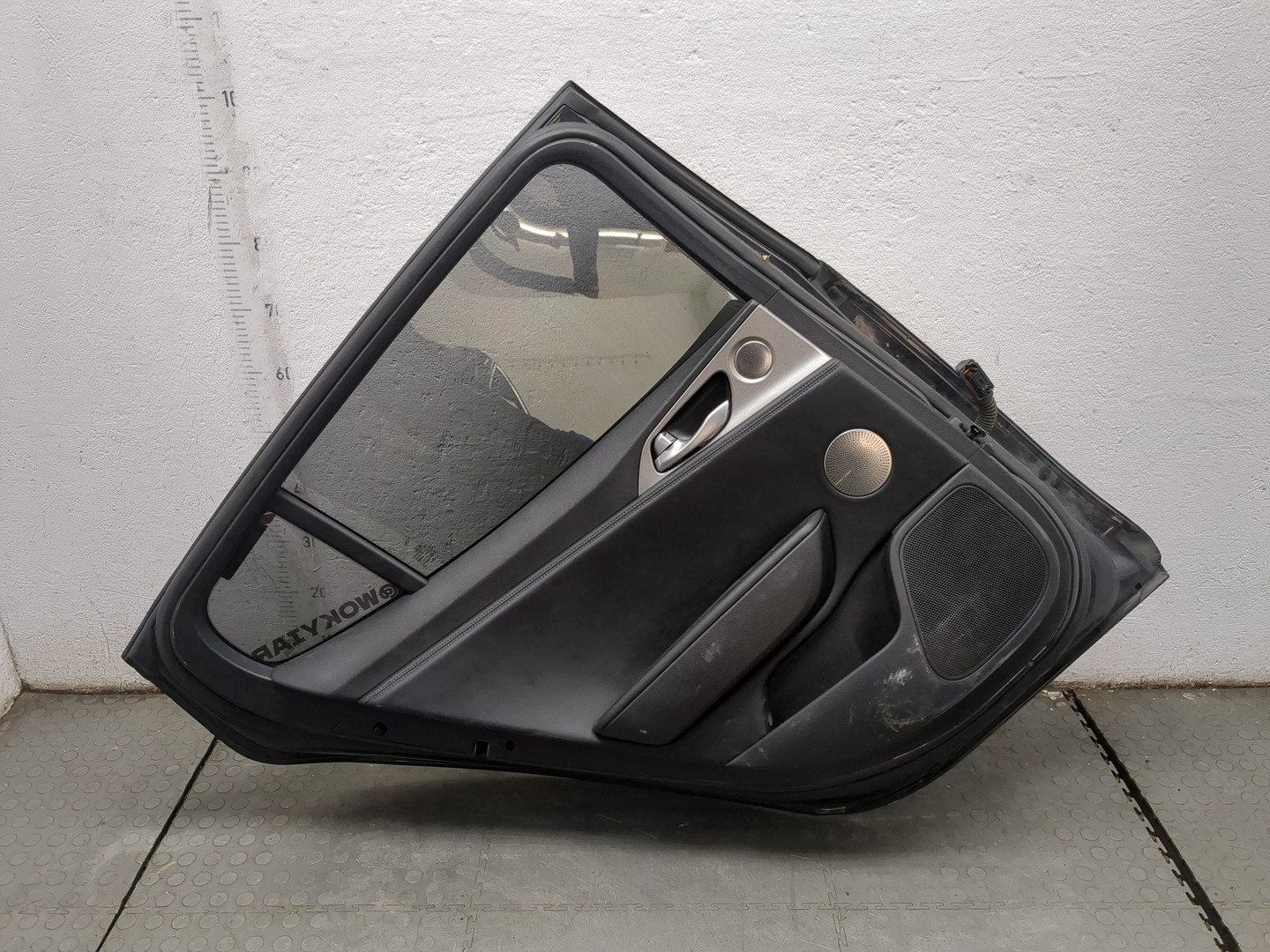 Дверь задняя левая