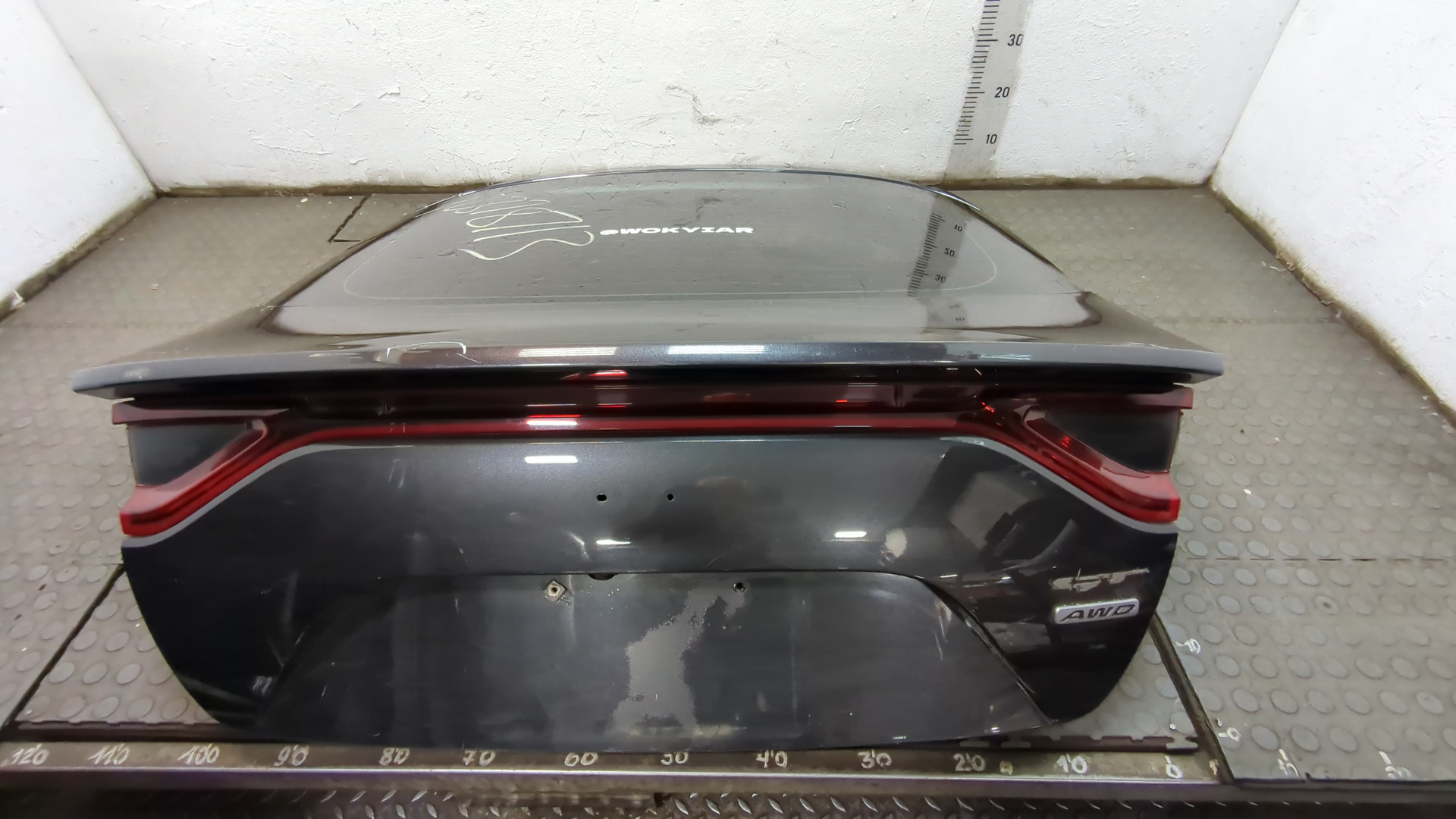 Дверь багажника