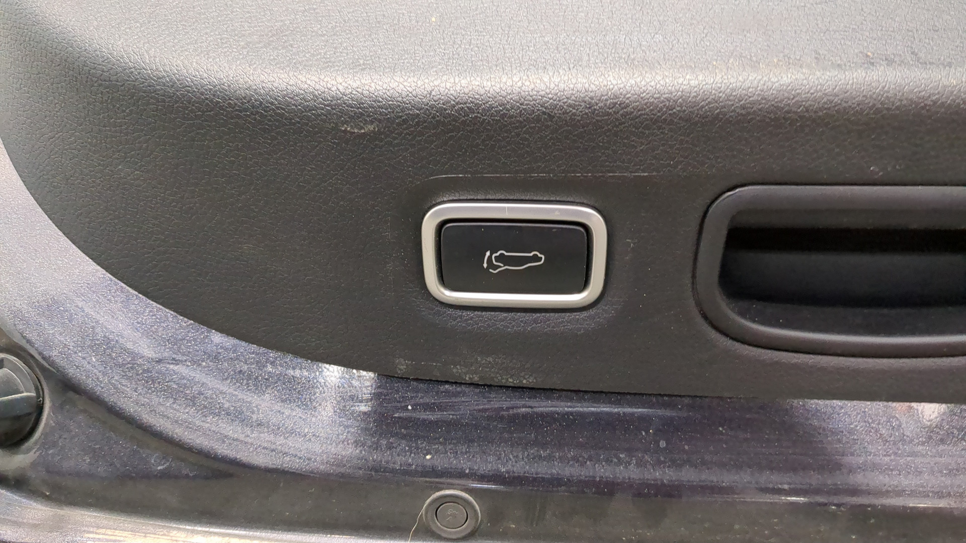 Дверь багажника