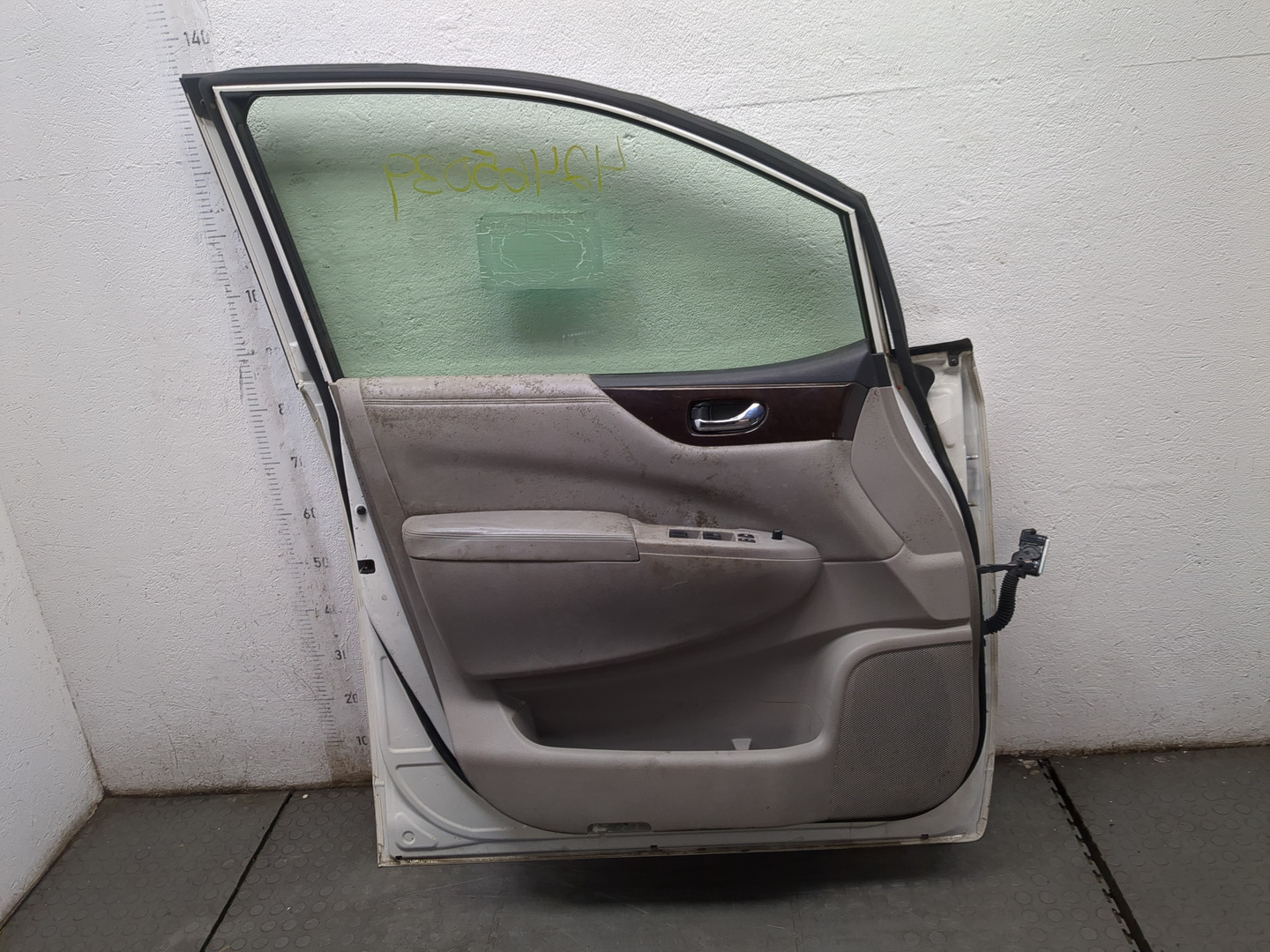 Дверь передняя левая
