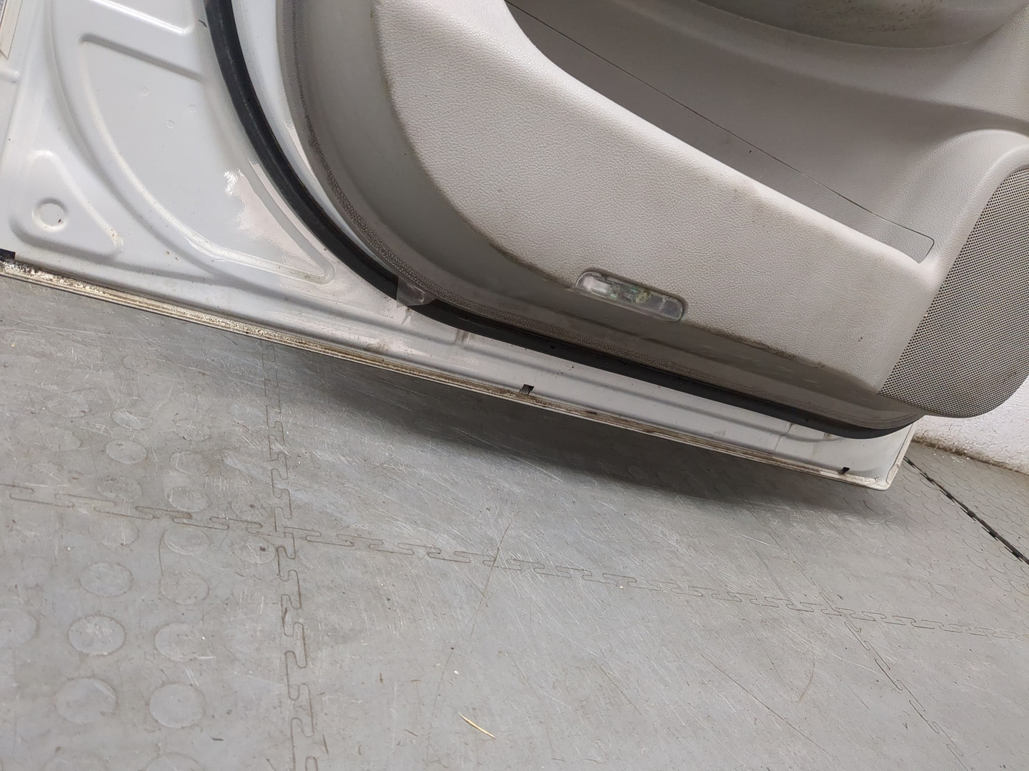 Дверь передняя левая