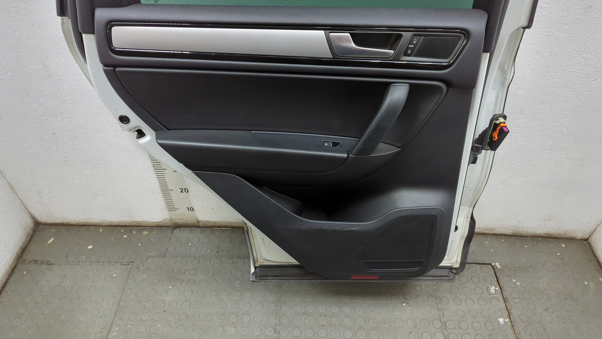 Дверь задняя левая