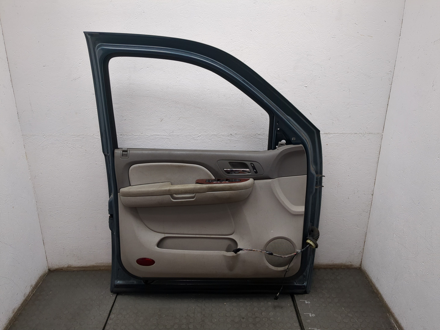 Дверь передняя левая