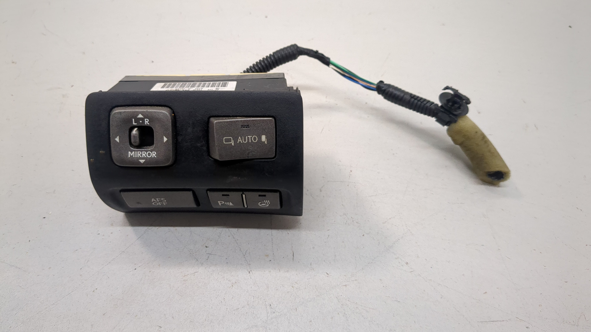 Кнопка регулировки зеркала