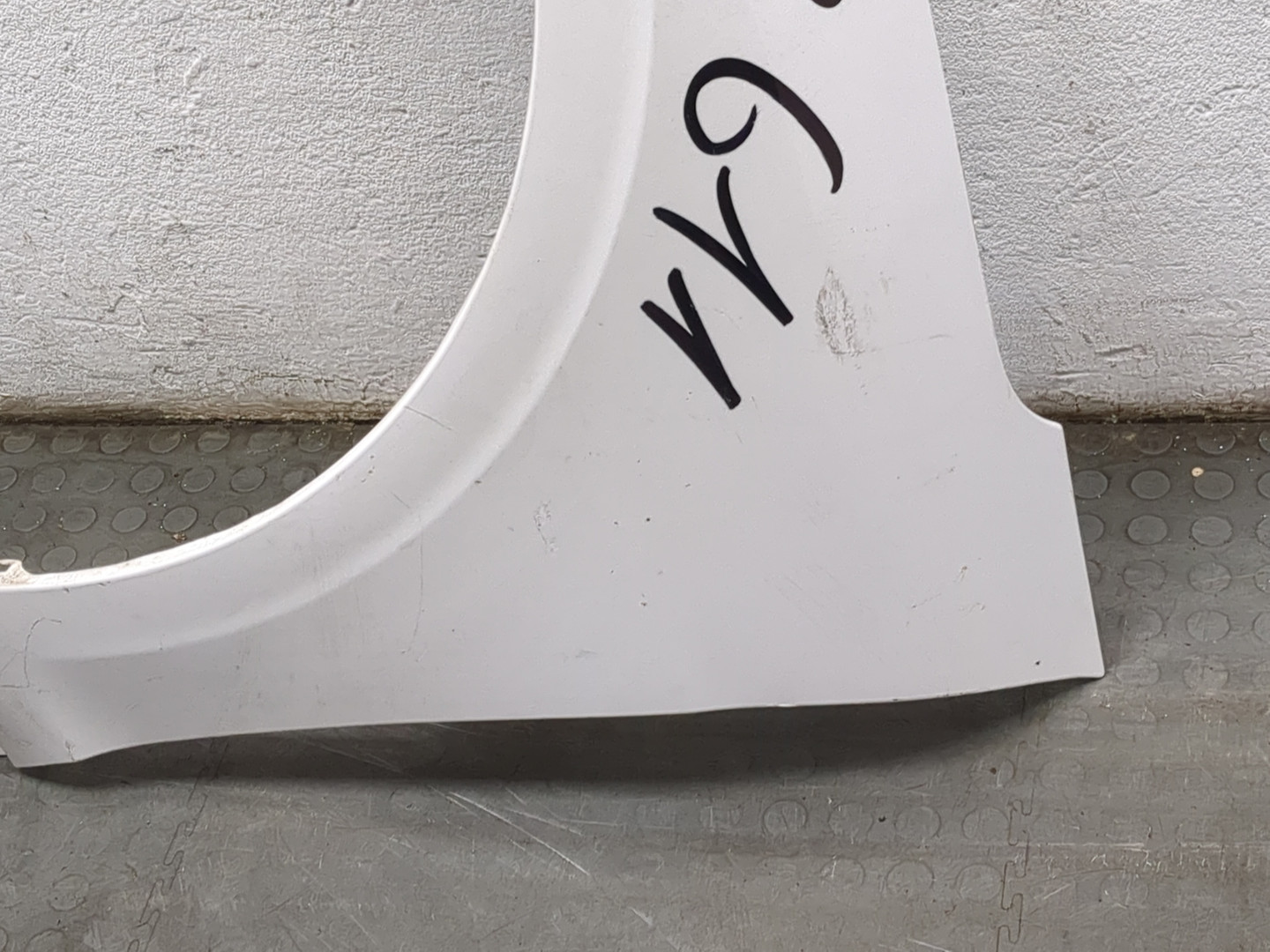 Крыло переднее левое