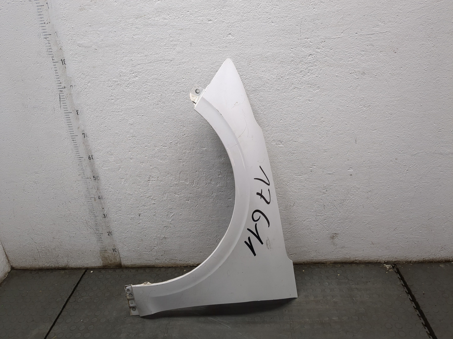 Крыло переднее левое