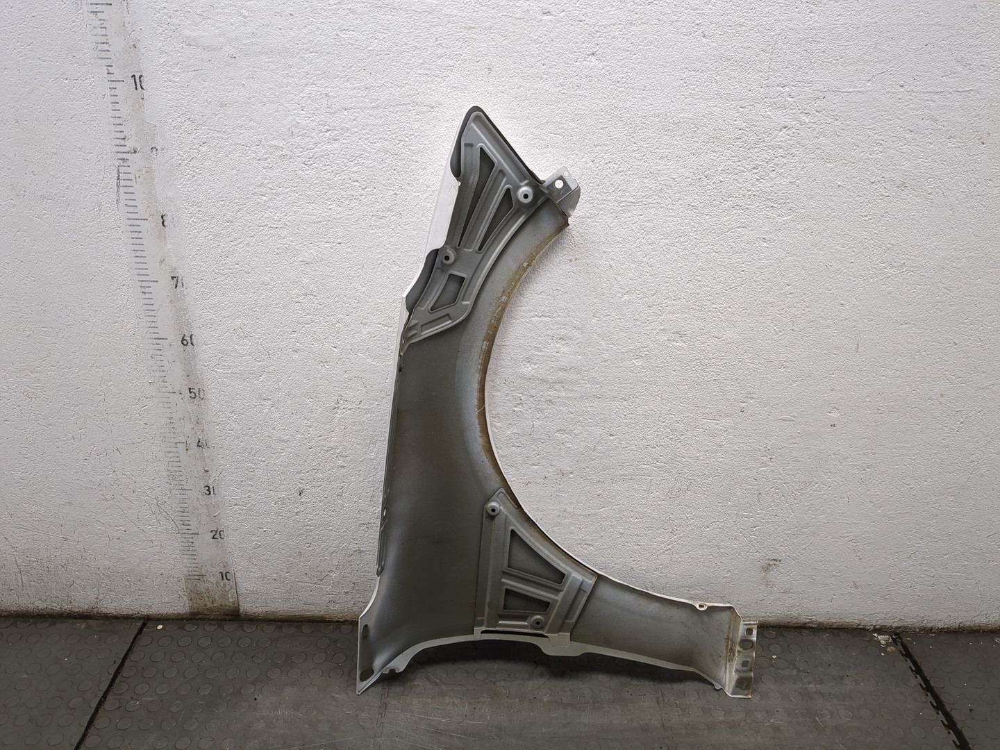 Крыло переднее левое