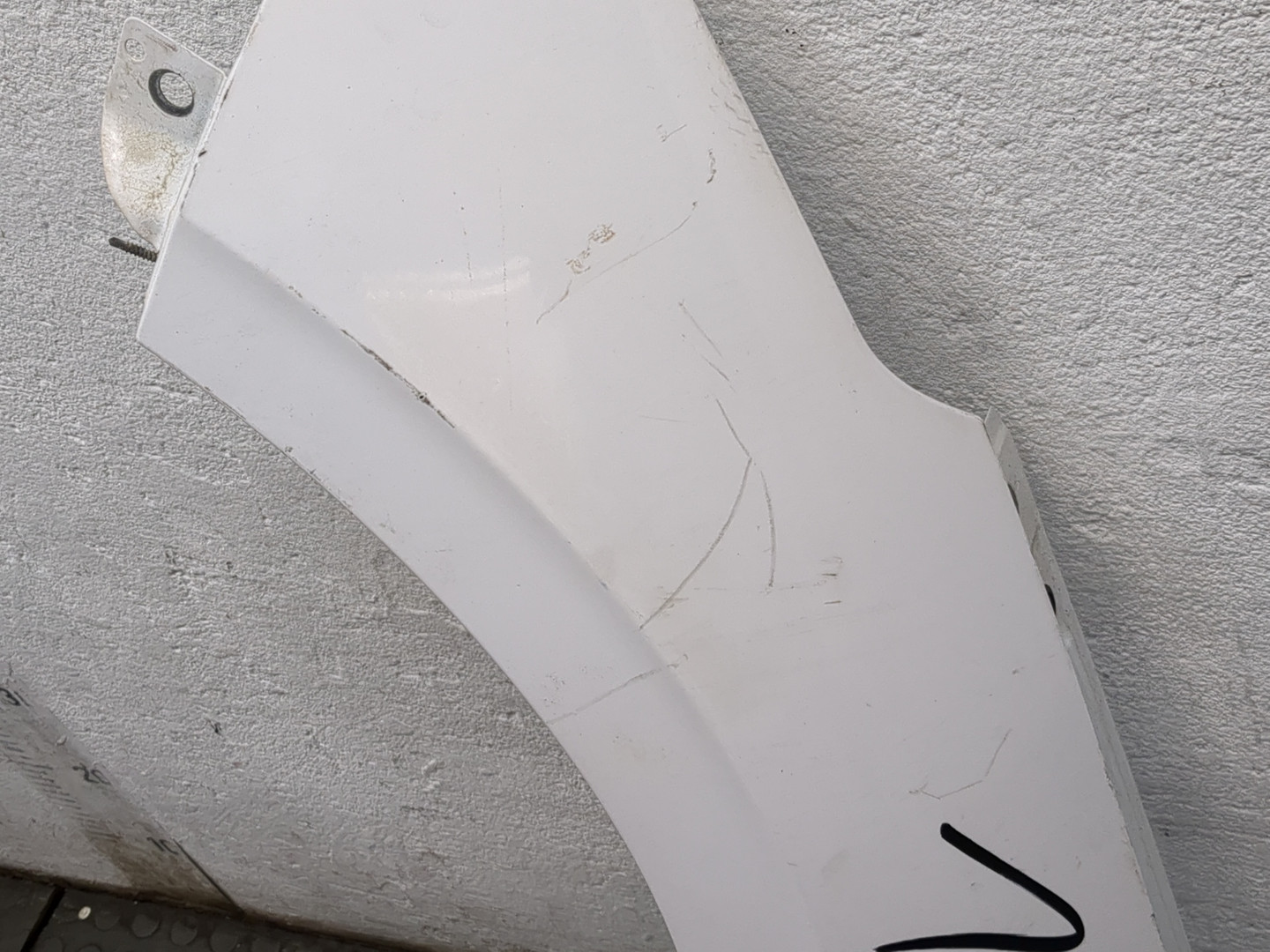 Крыло переднее левое