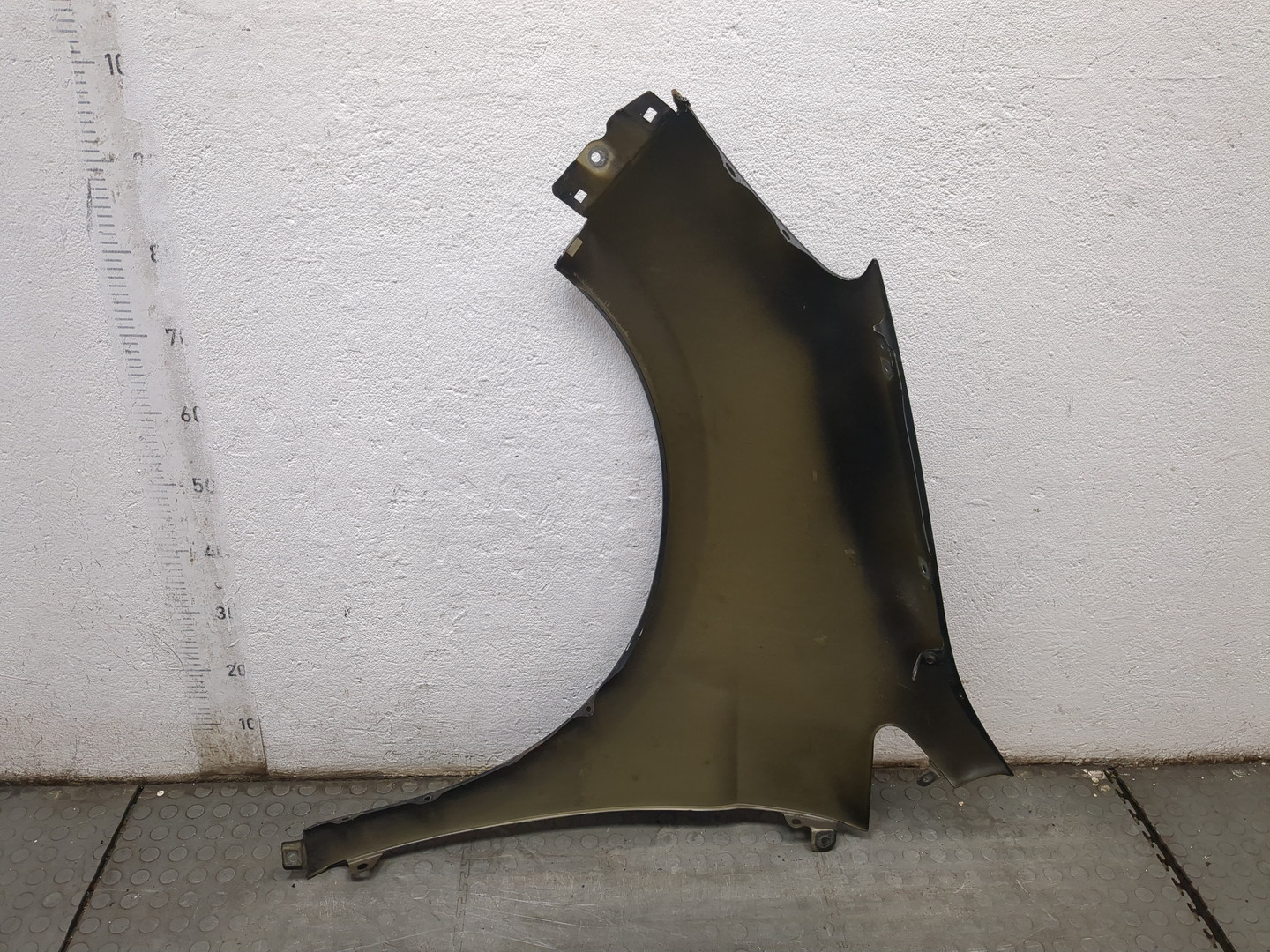 Крыло переднее правое