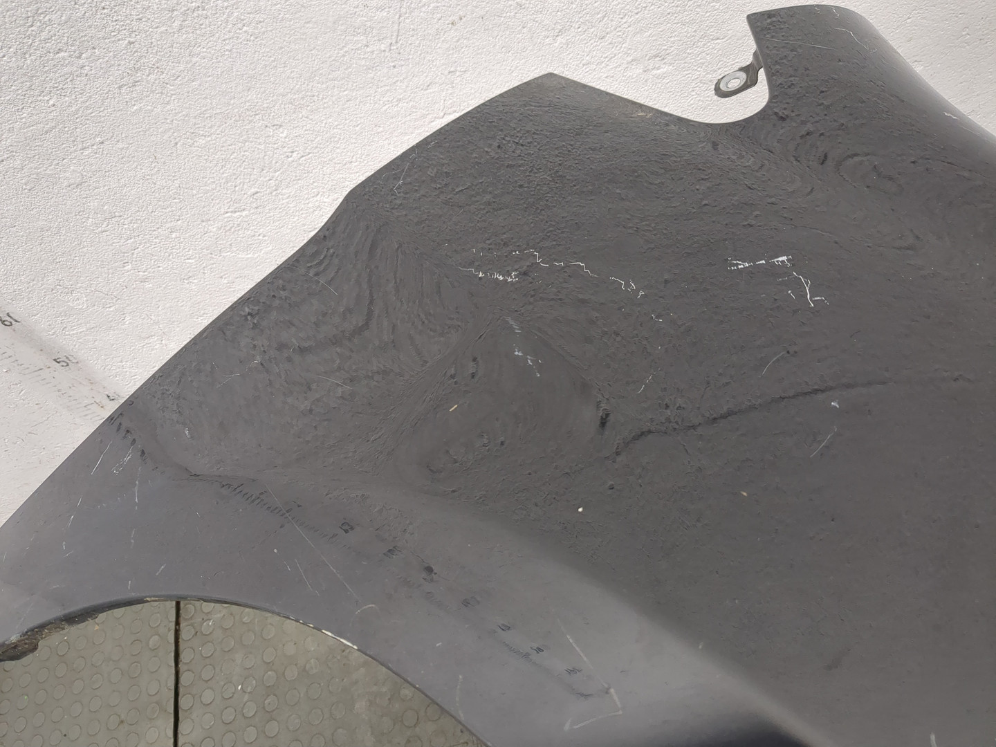 Крыло переднее правое