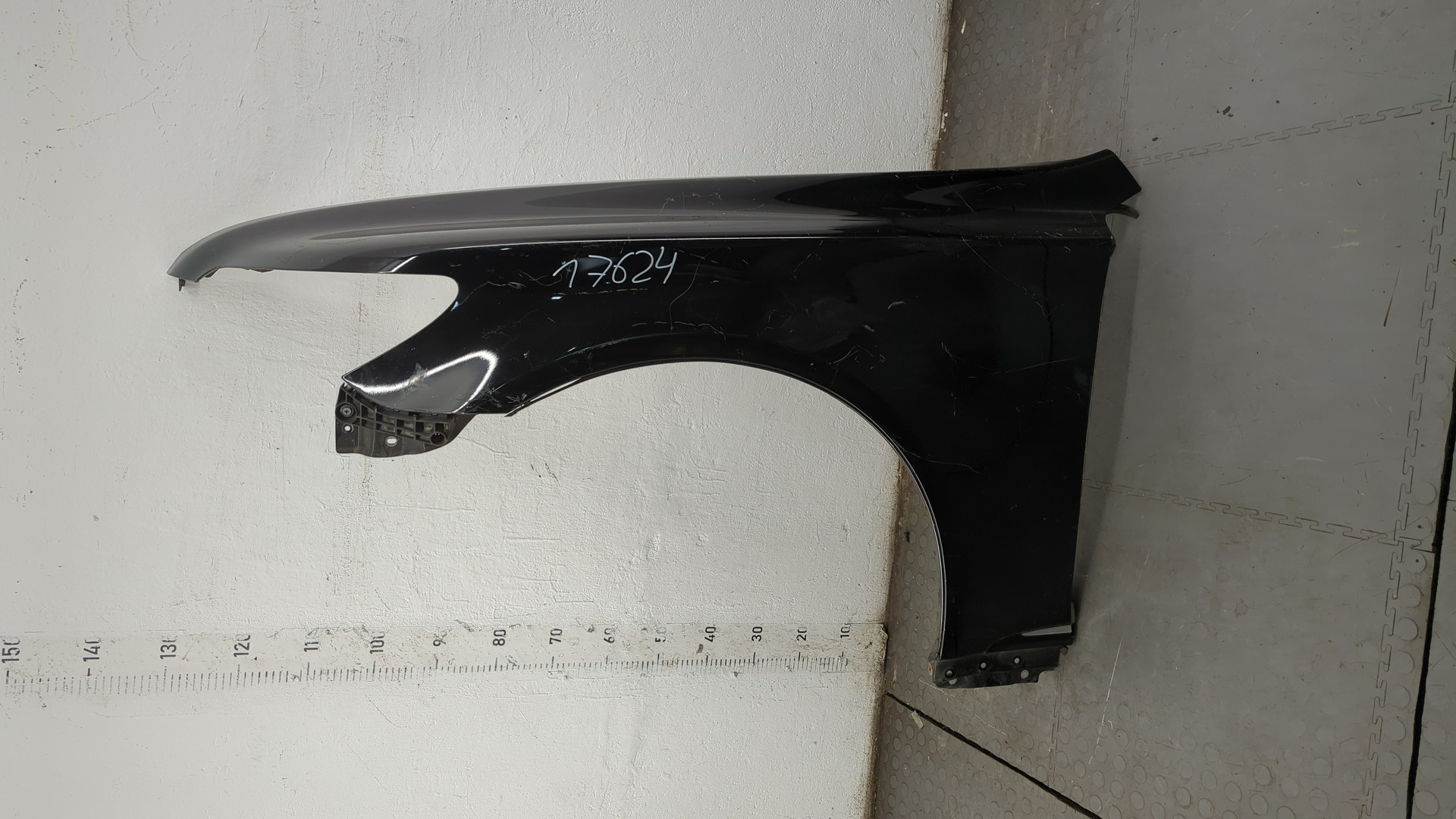 Крыло переднее левое