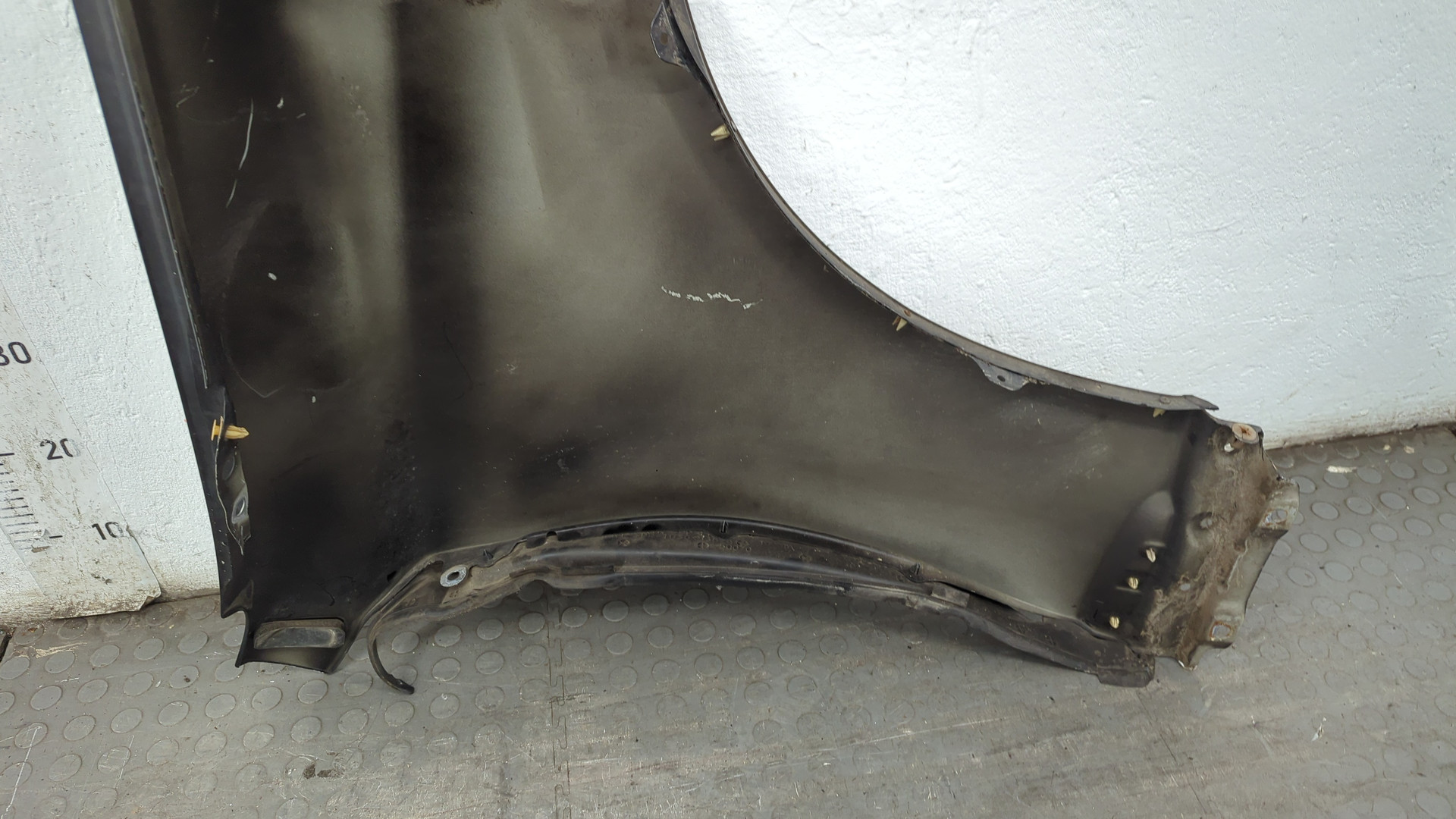 Крыло переднее левое