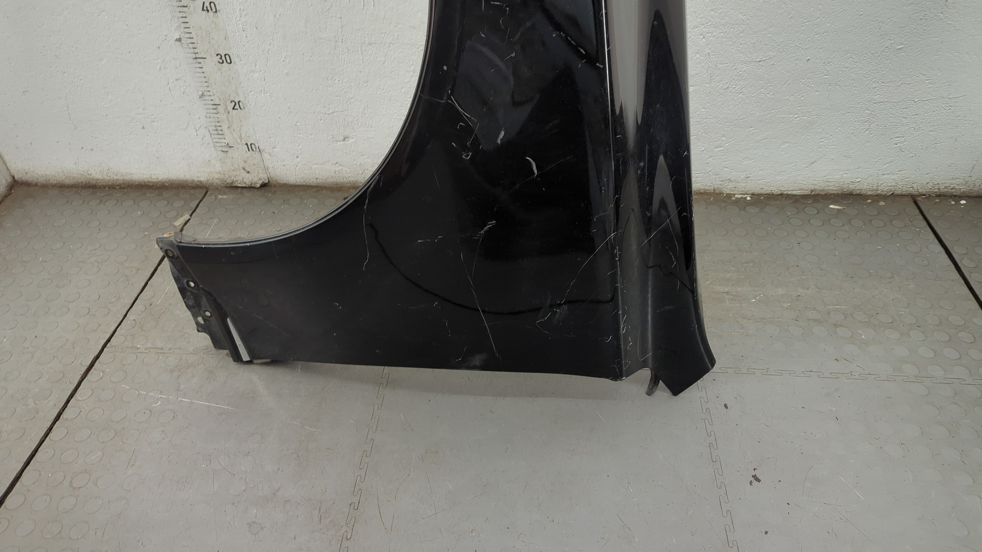 Крыло переднее левое