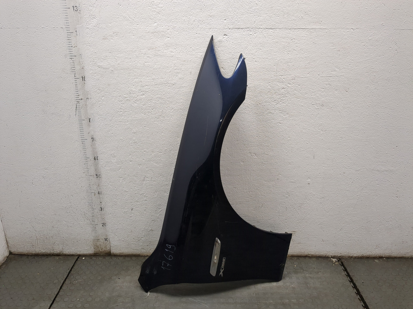 Крыло переднее правое