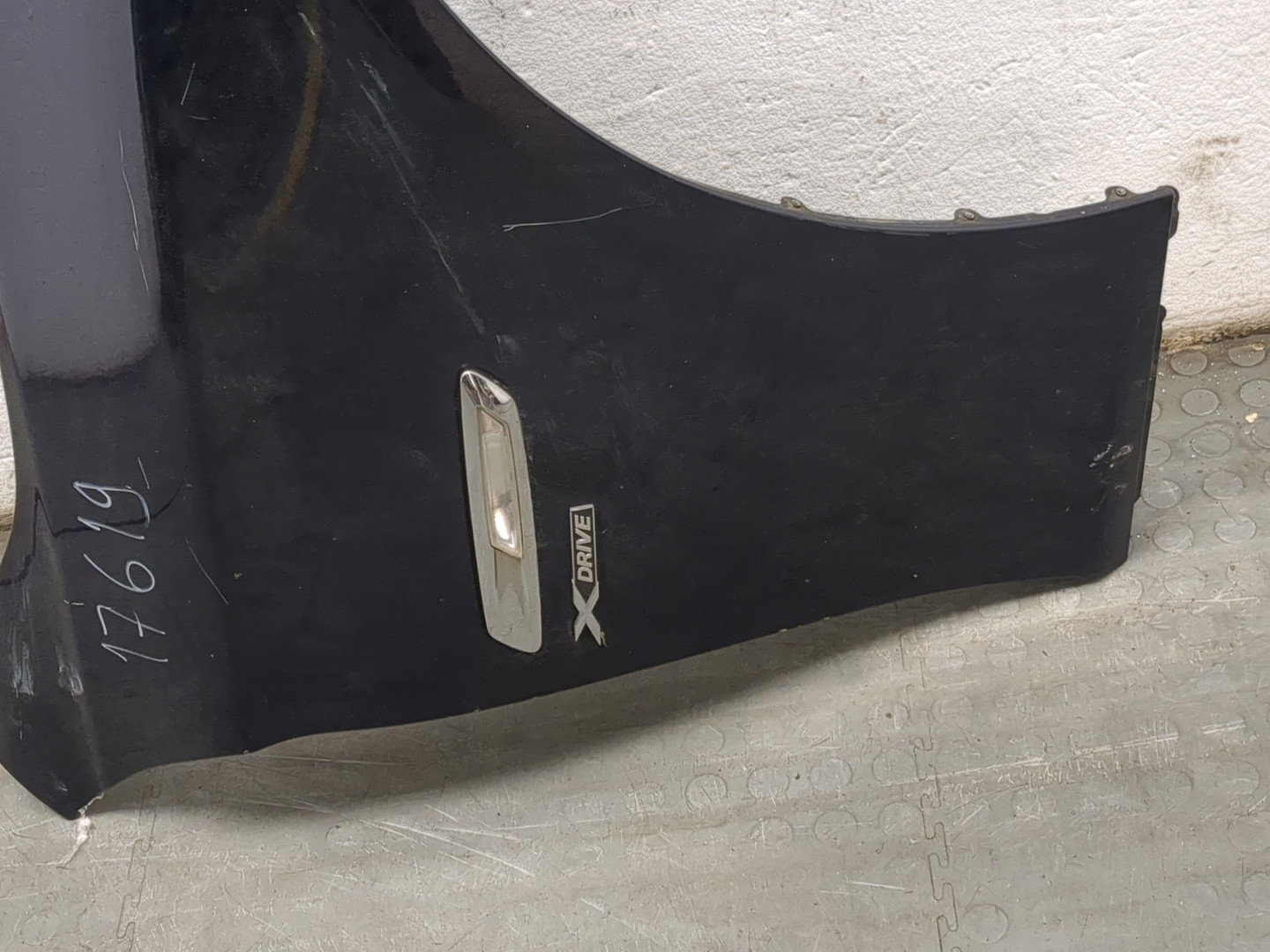 Крыло переднее правое