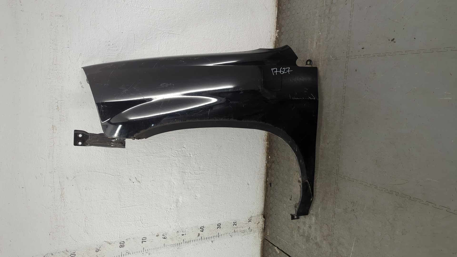 Крыло переднее левое