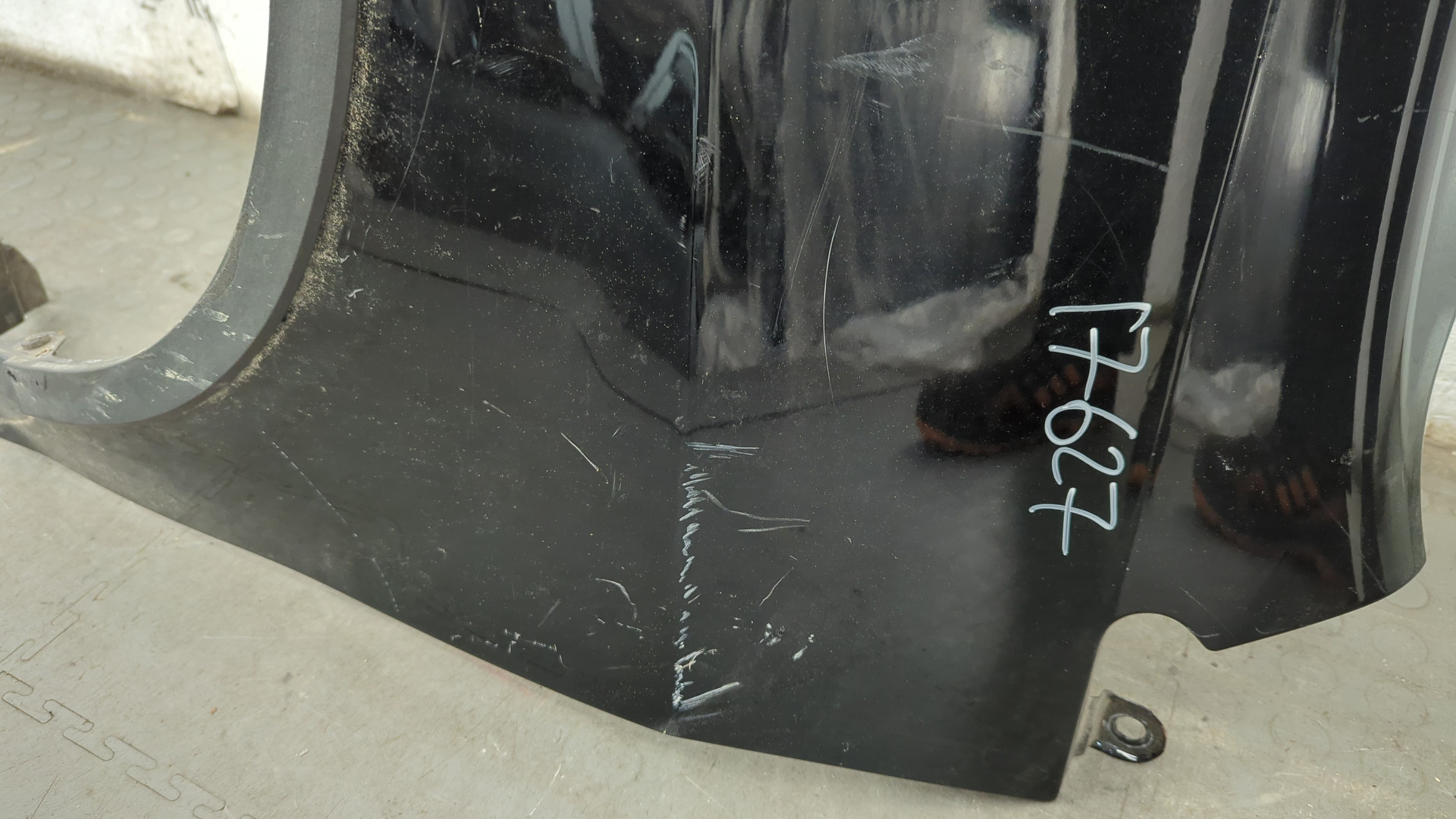 Крыло переднее левое