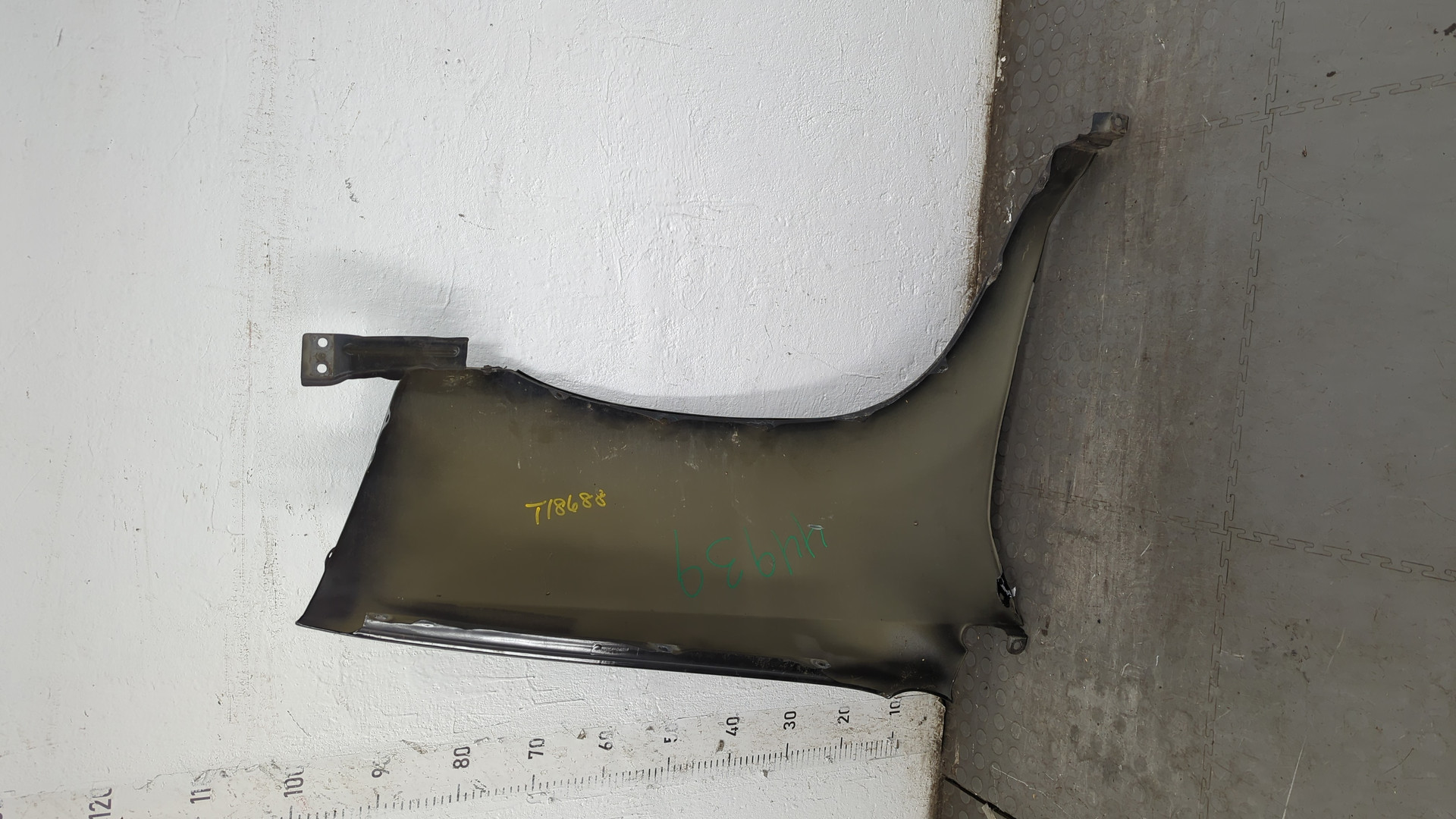 Крыло переднее левое