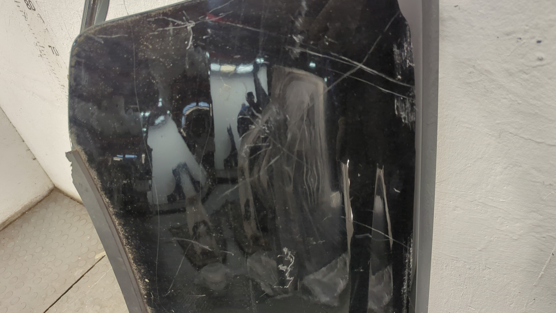 Крыло переднее левое