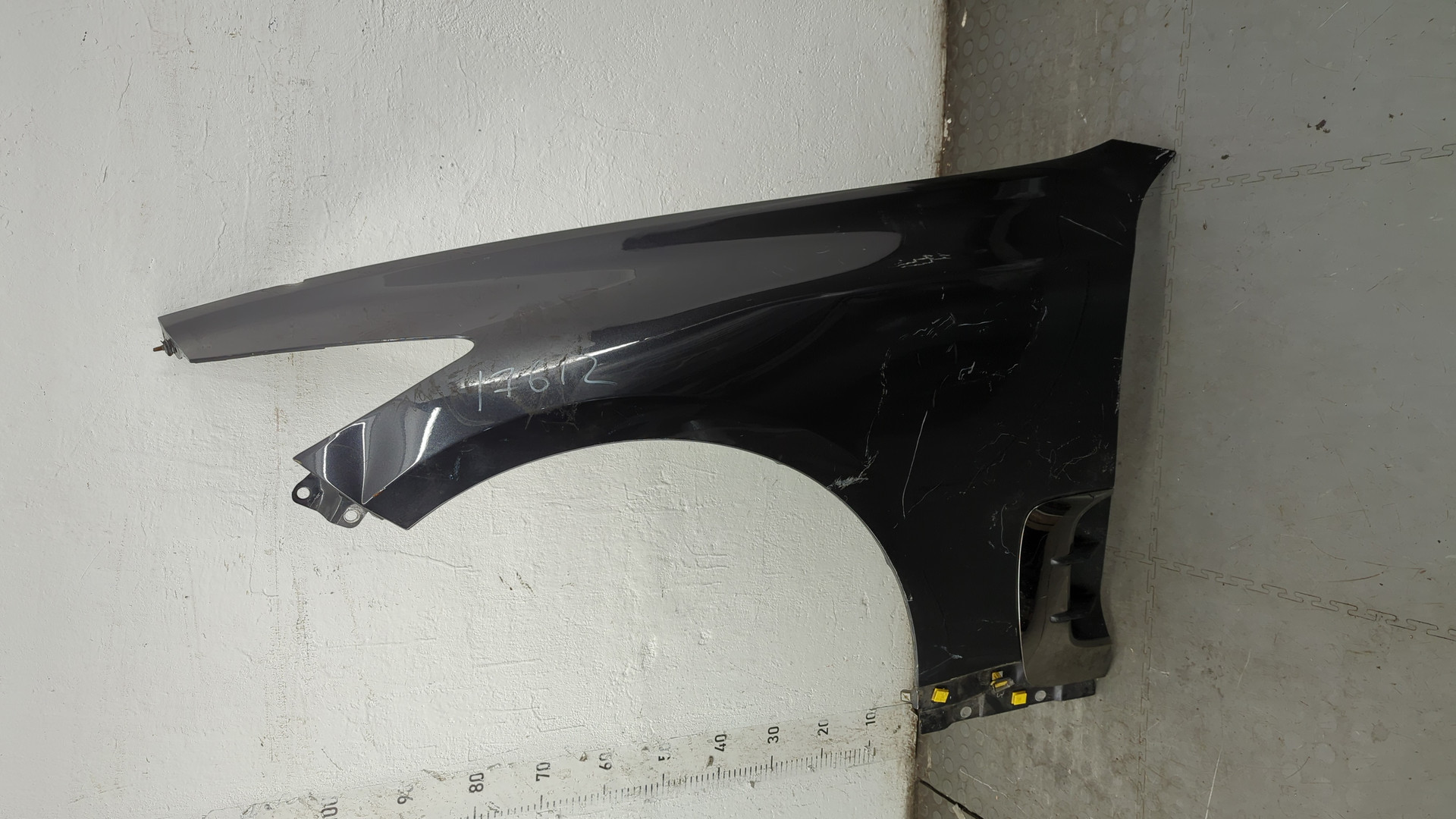 Крыло переднее левое