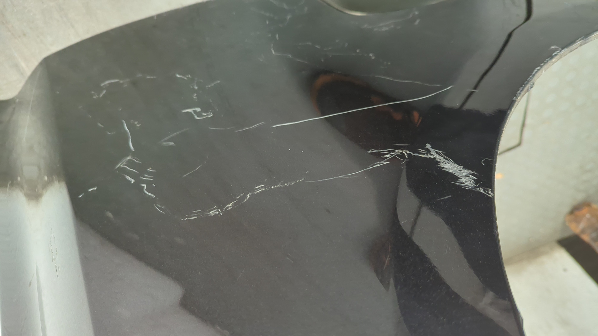 Крыло переднее левое