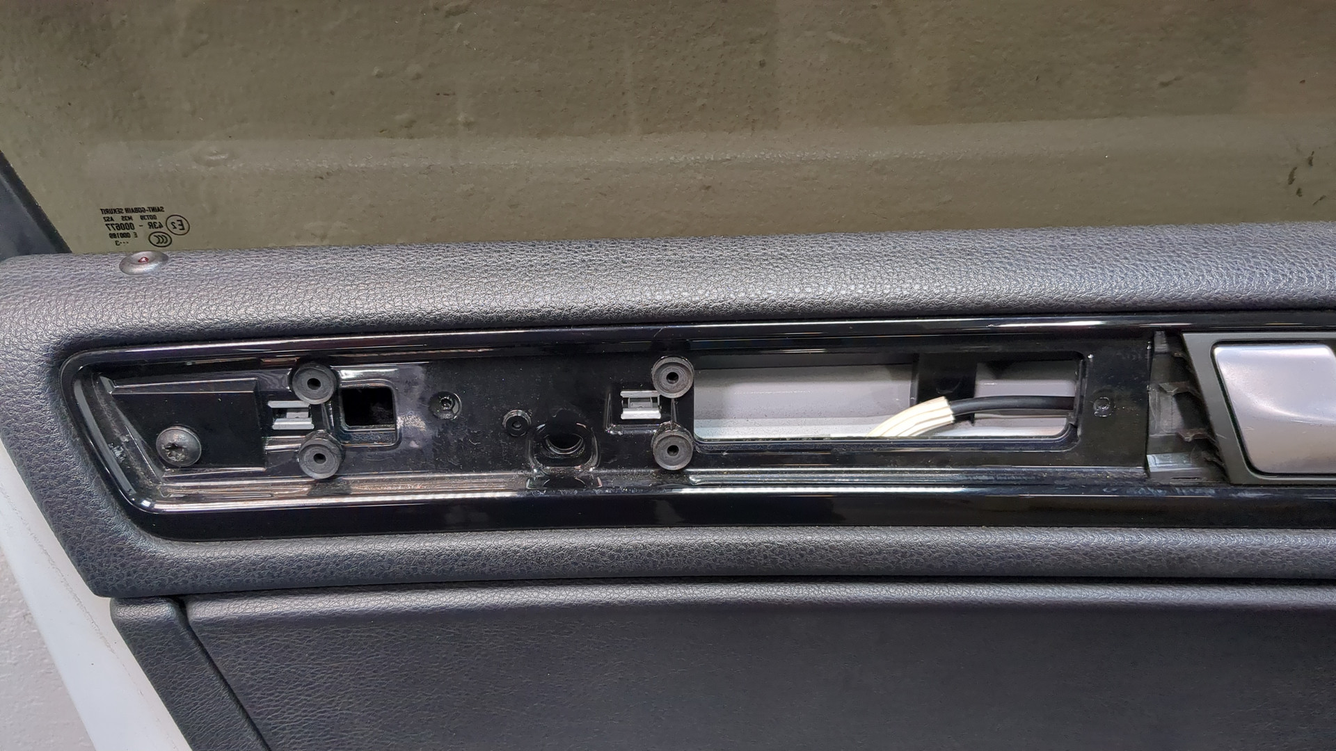 Дверь передняя левая