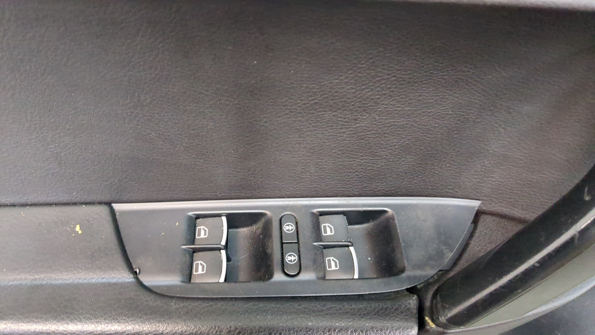 Дверь передняя левая