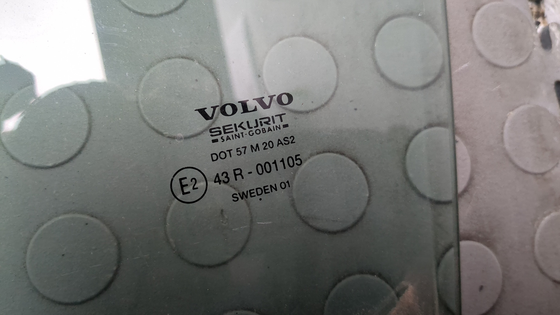 Стекло двери задней левой